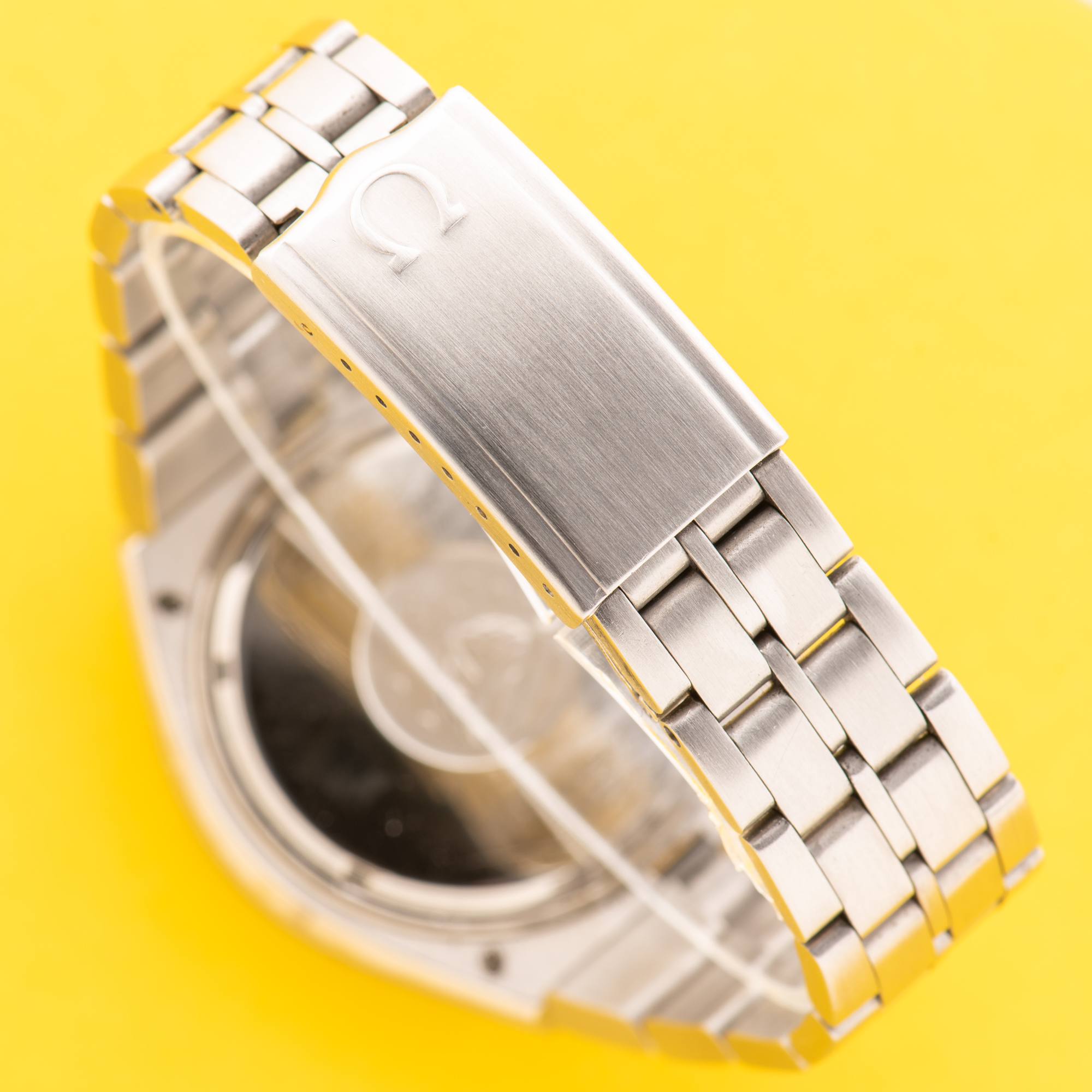 Zicht op Omega Constellation Electronic F300Hz D Shape from 1970 Ref 198.004