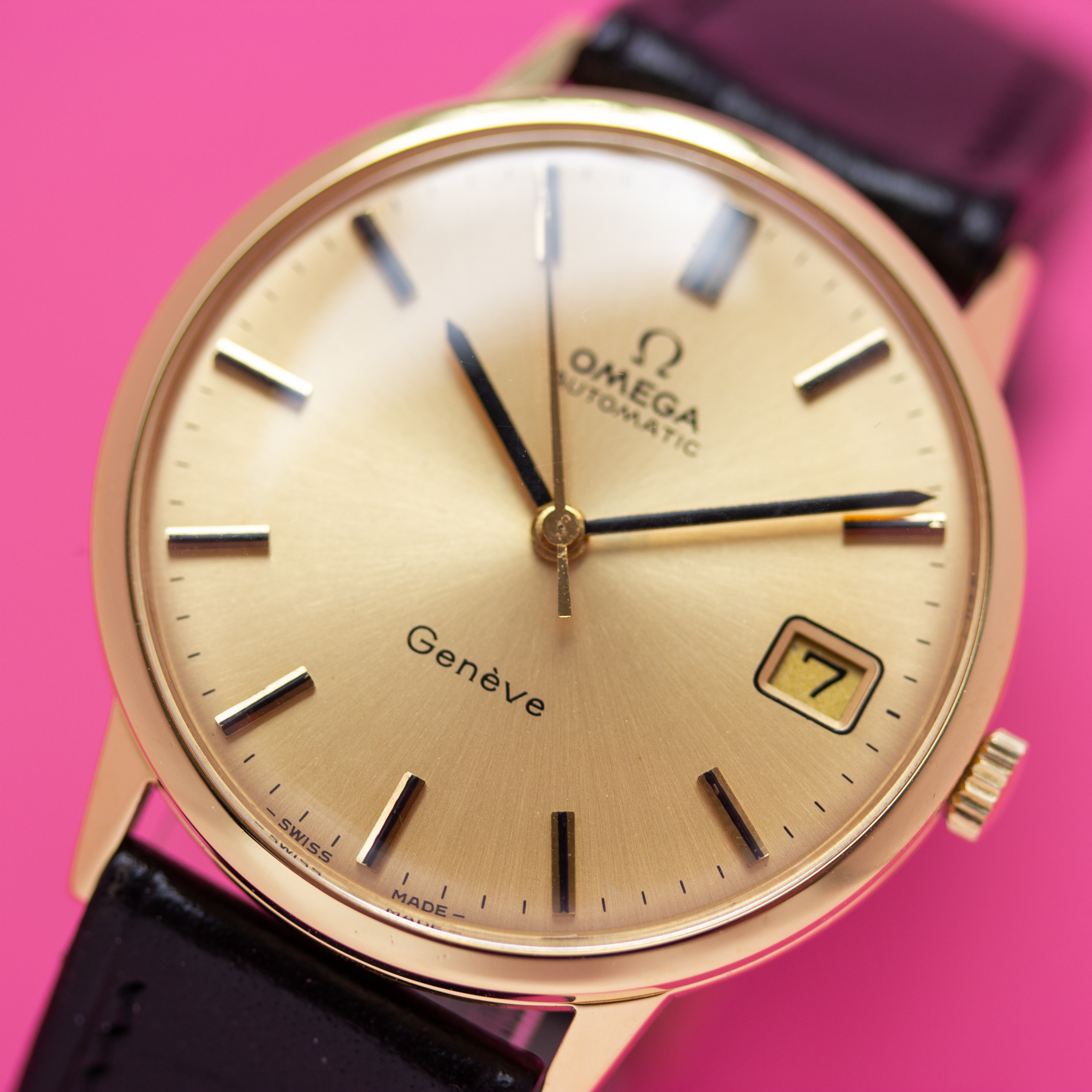 Vue de Omega Genève Automatic Or 18K réf 162.057