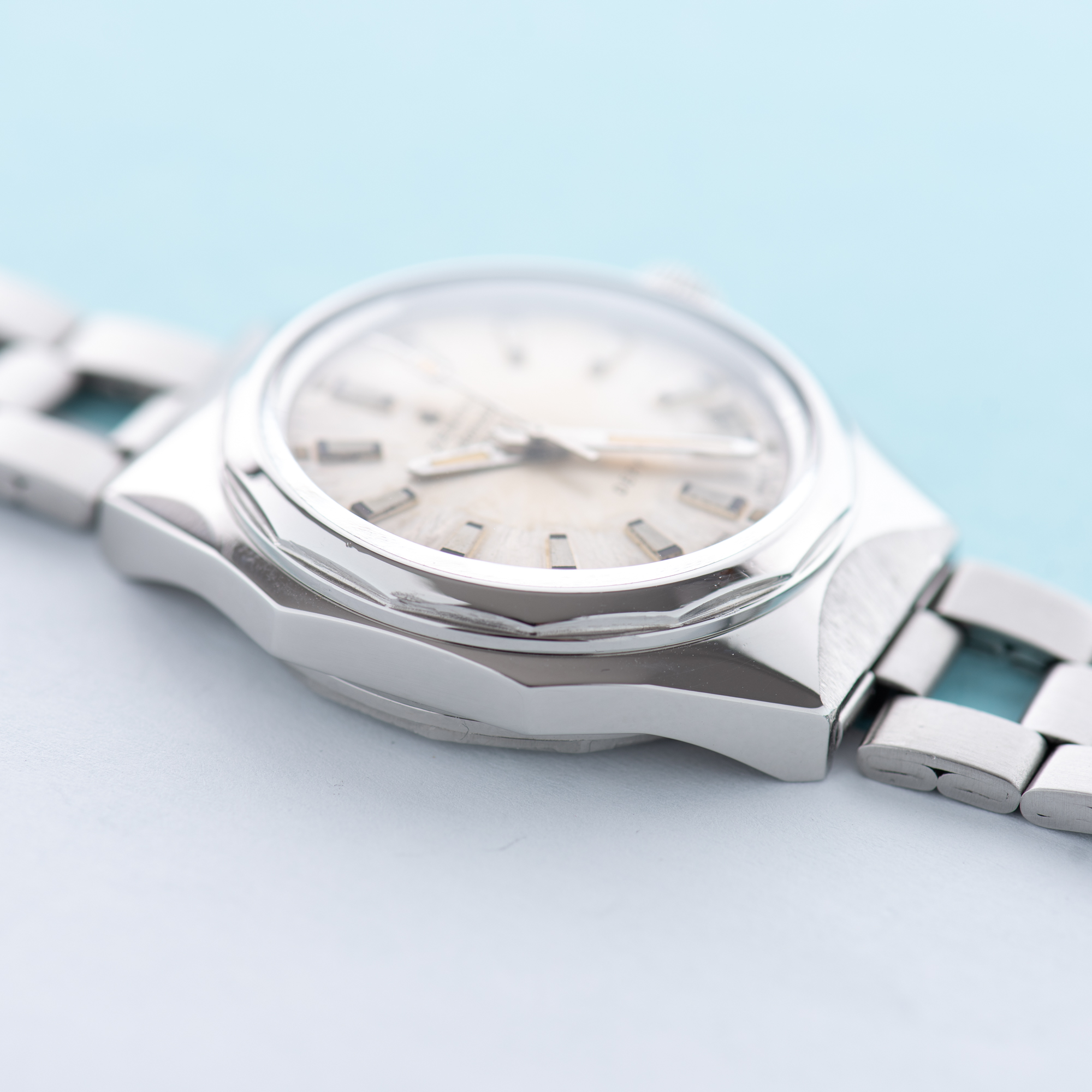 Zicht op Zenith Defy Automatic 28800 Cassaforte del Tempo Ref 01 0902 290