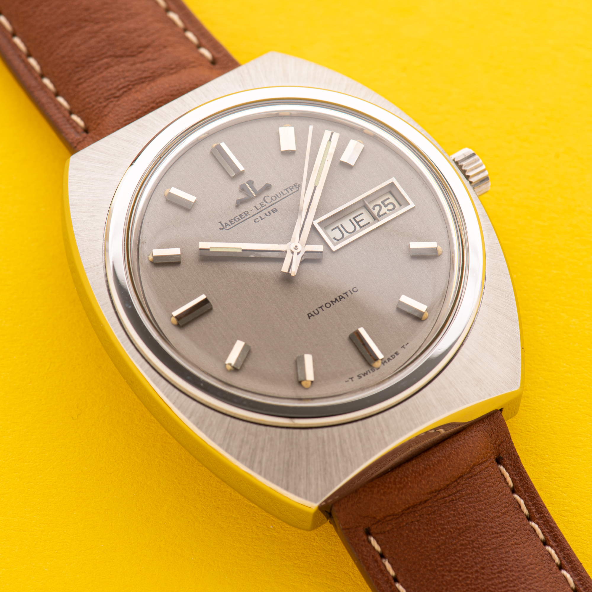 Vue de Jaeger LeCoultre Club Automatic Day Date Acier Réf E0300505