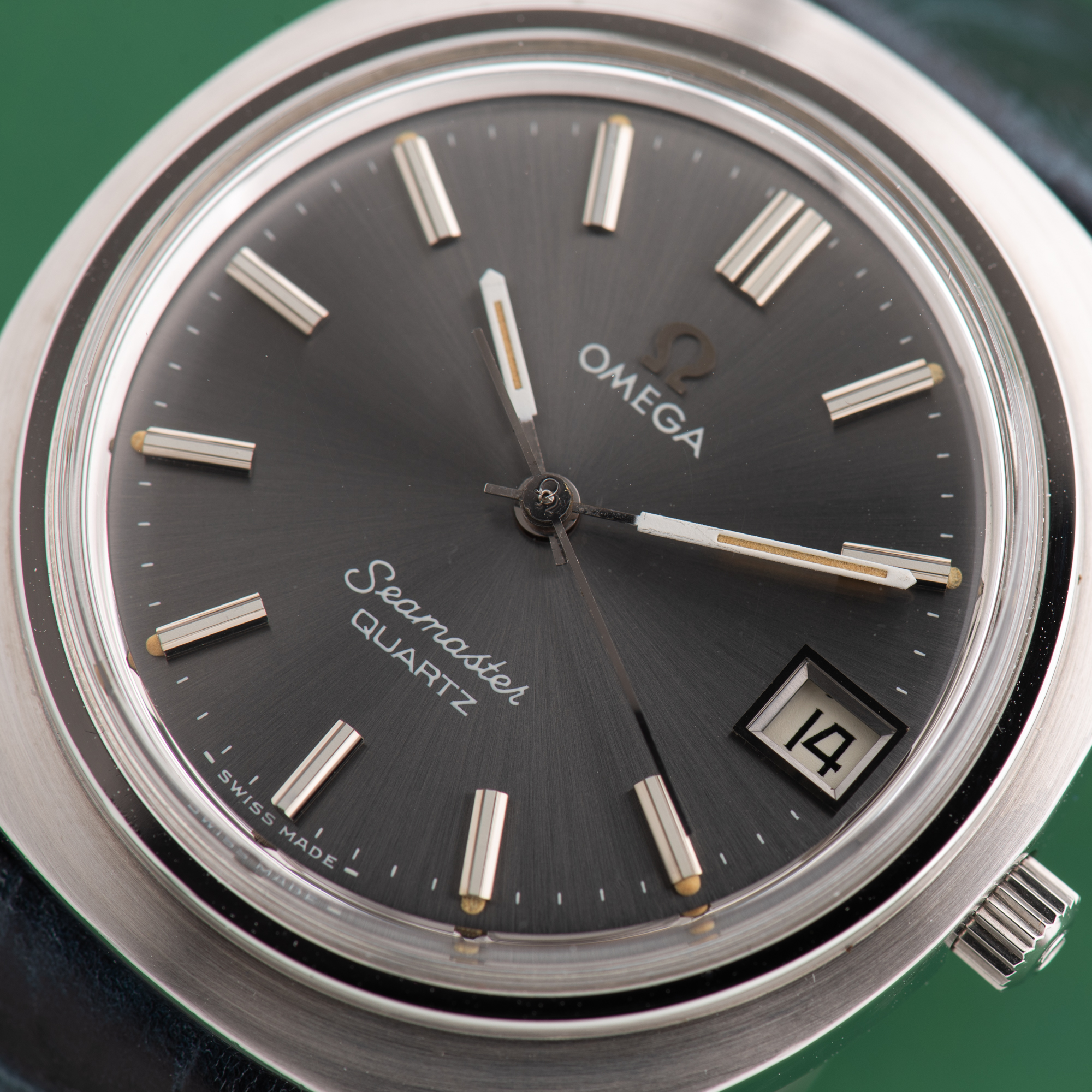 Vue de Omega Seamaster Quartz Date Grey Dial Réf 196.0072