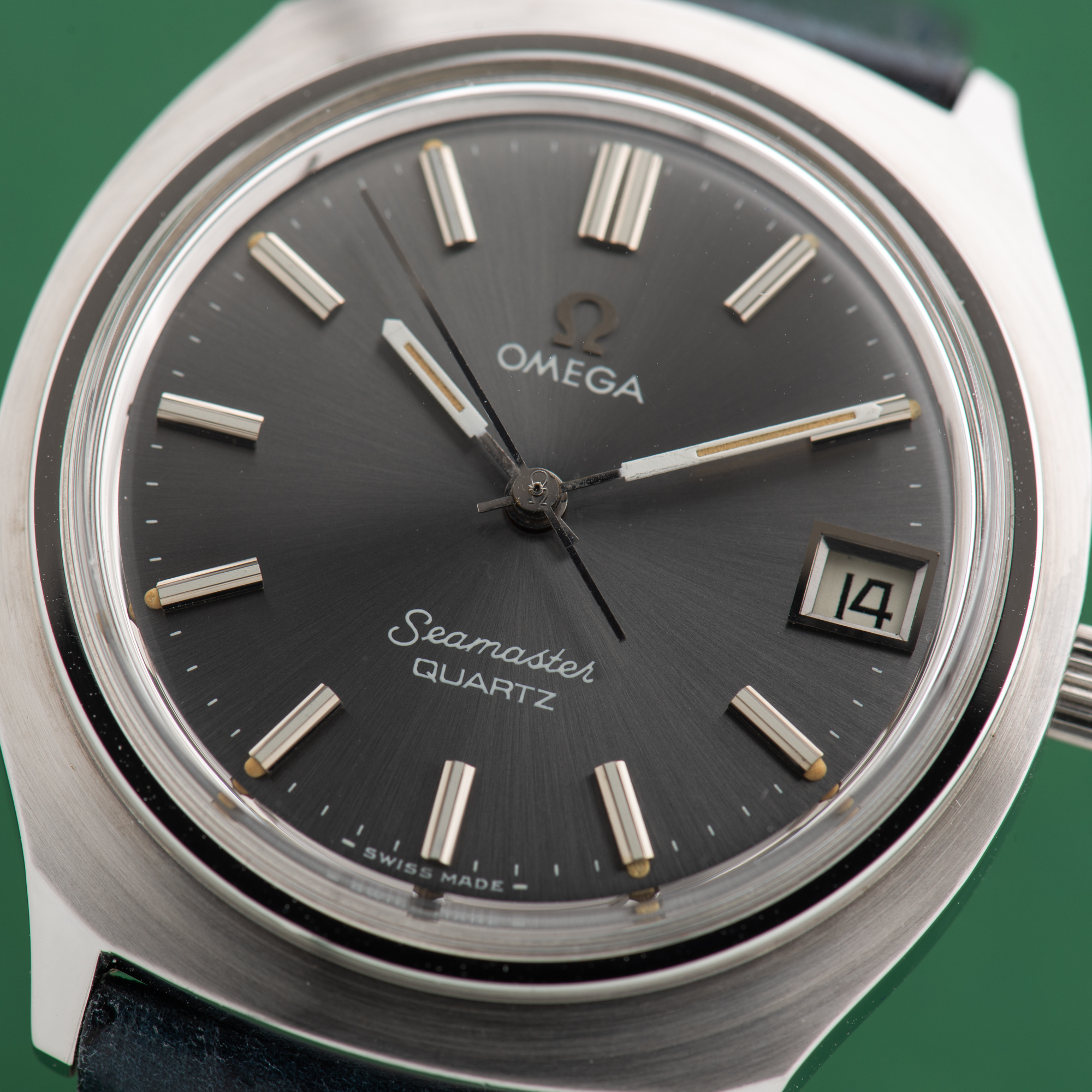 Vue de Omega Seamaster Quartz Date Grey Dial Réf 196.0072
