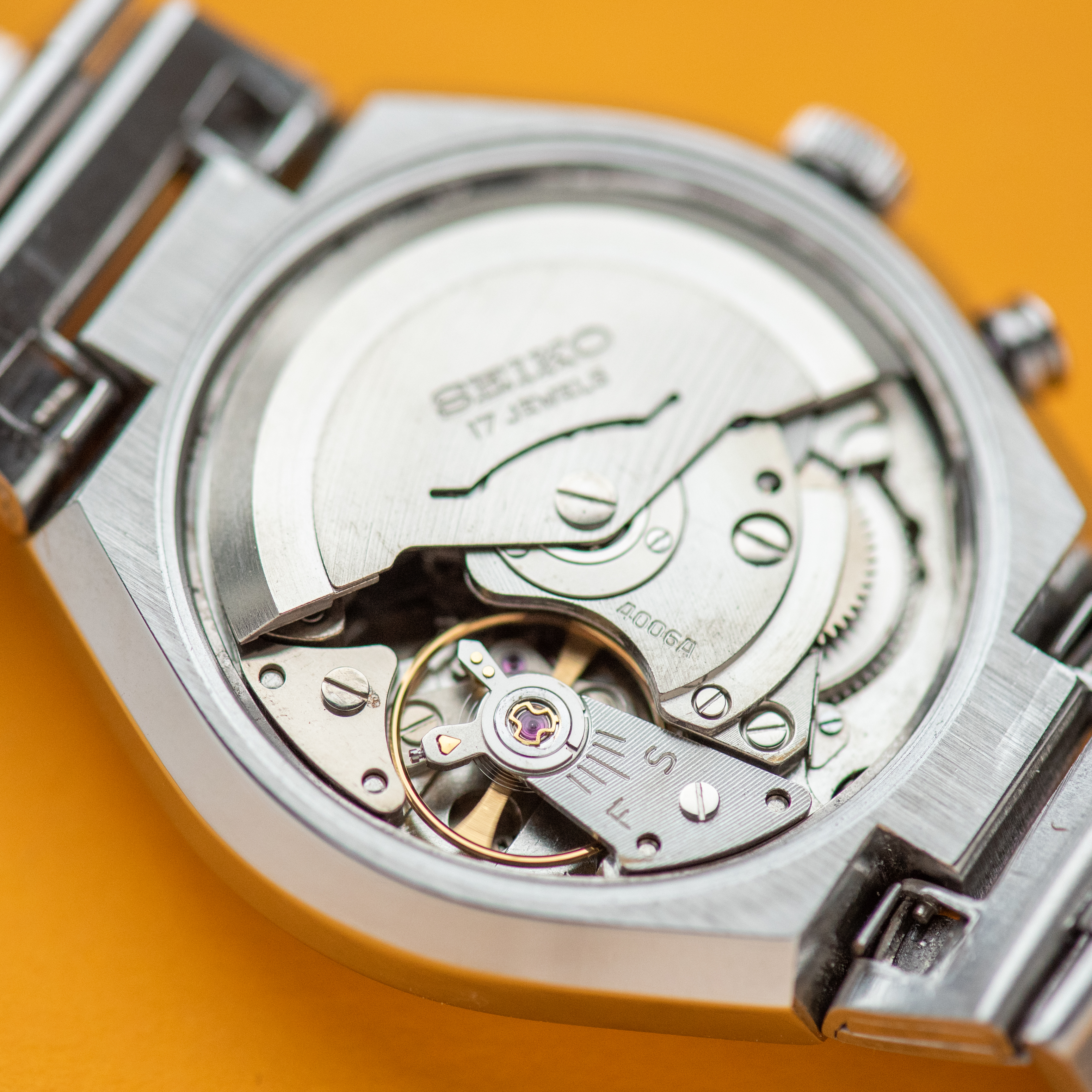 Vue de Seiko Bell-Matic Automatic 17 Jewels Day Date Alarm Réf 4006-6040