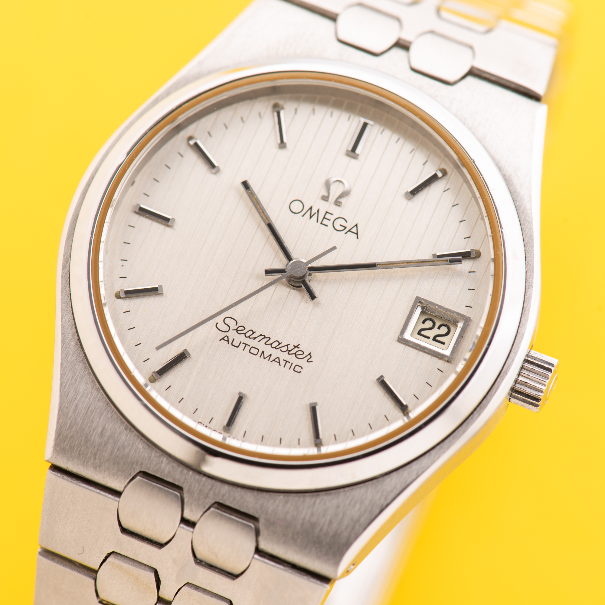 Vue de Omega Seamaster Automatic Date Rare Integrated bracelet from 1979 Réf 366 0265