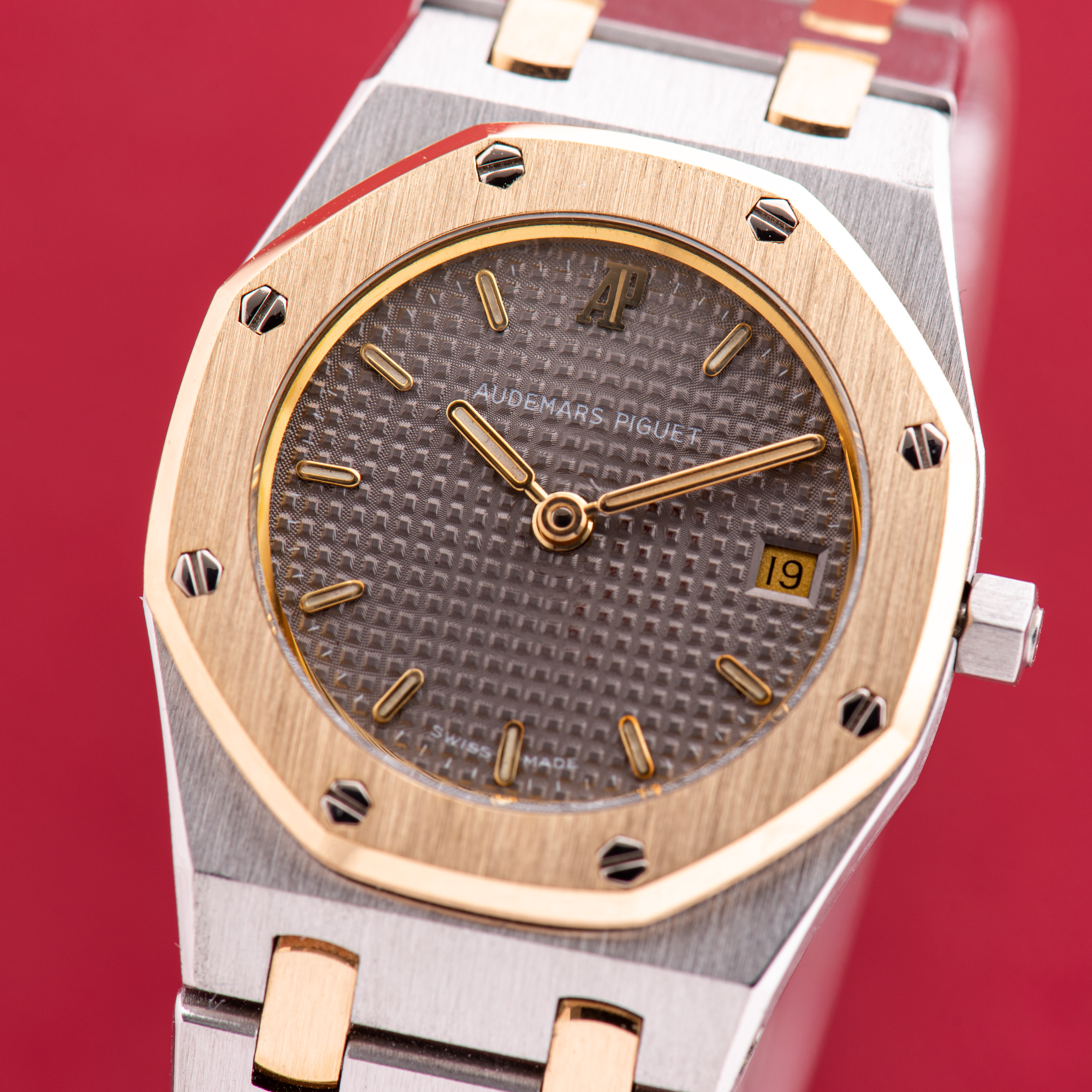 Vue de Audemars Piguet Royal Oak Lady Date 26 Gold / Steel circa 1992 Réf 66270SA