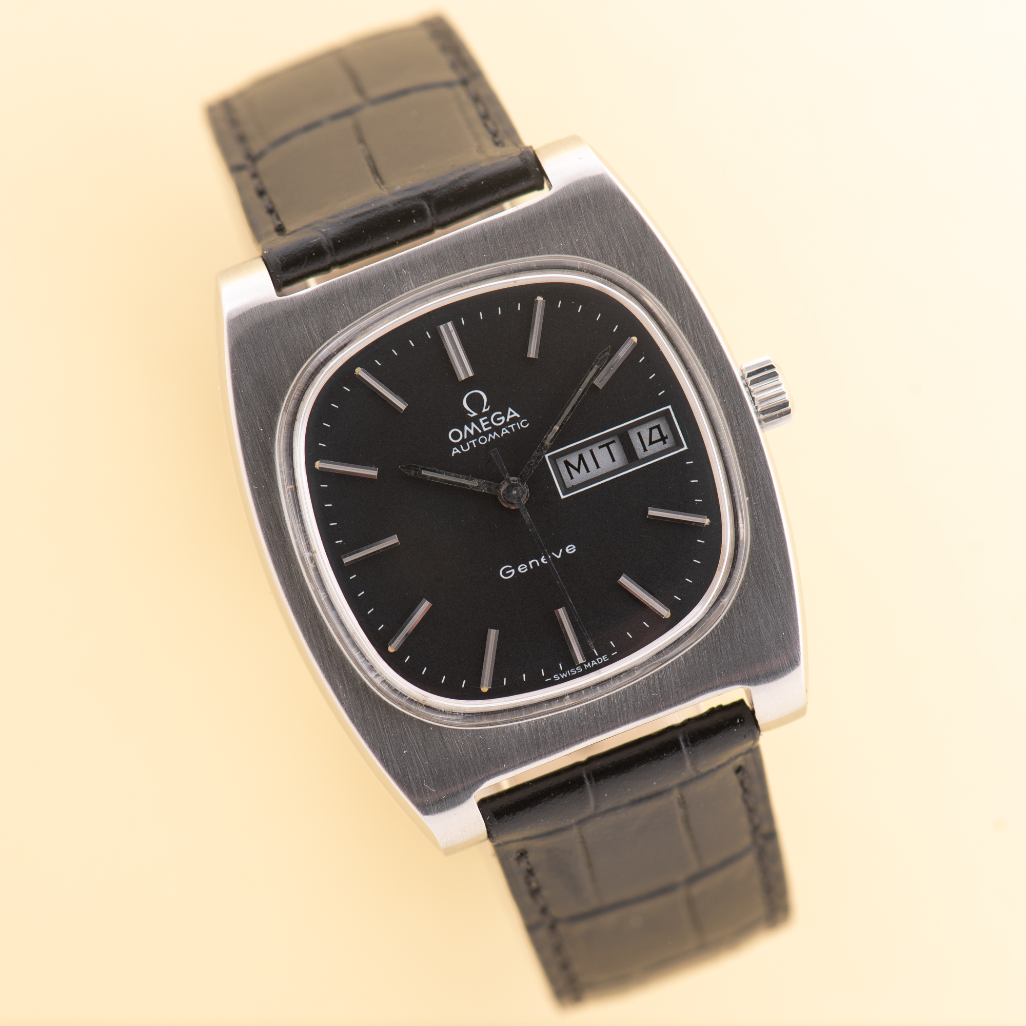 Vue de Omega Genève Automatic Day Date Matt Black from 1974 Réf 166.0188