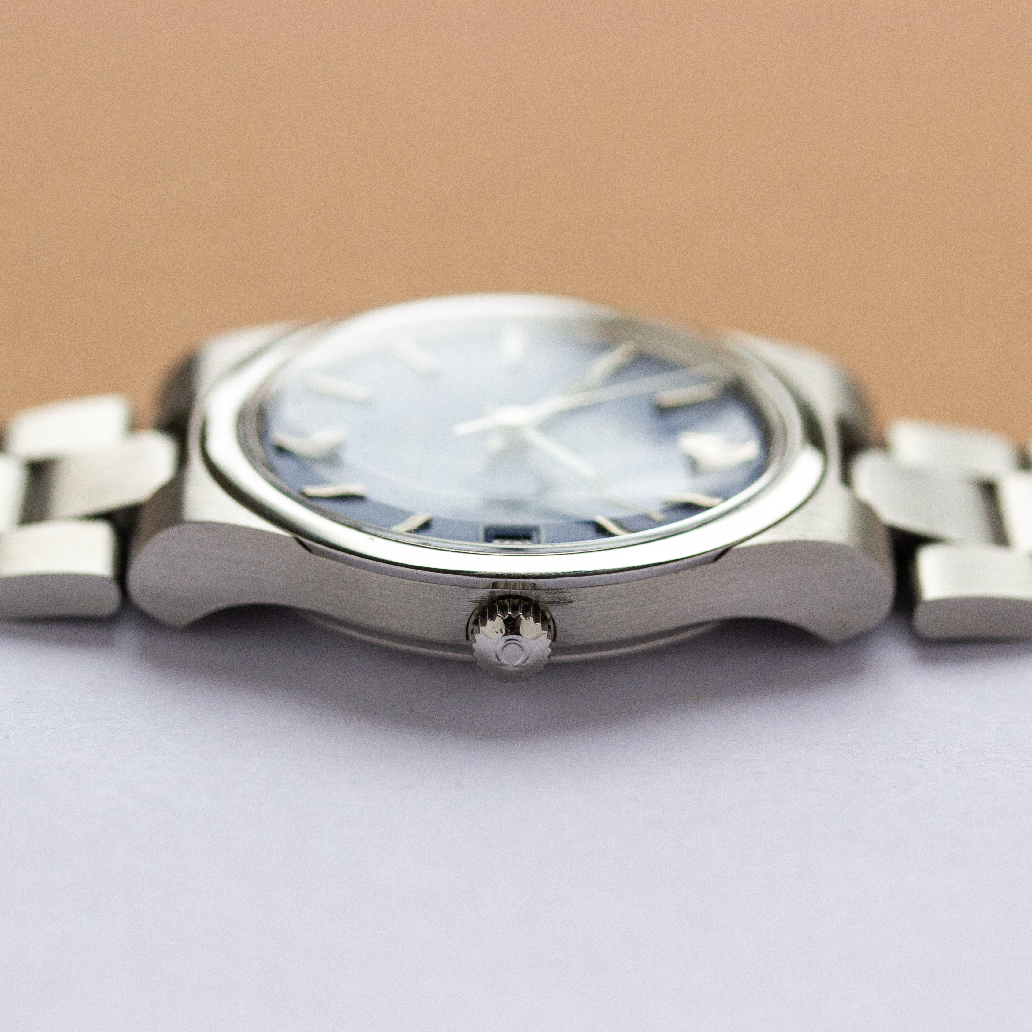 View of Omega Genève Automatic Date Blue Réf 366.0832 Year 1973