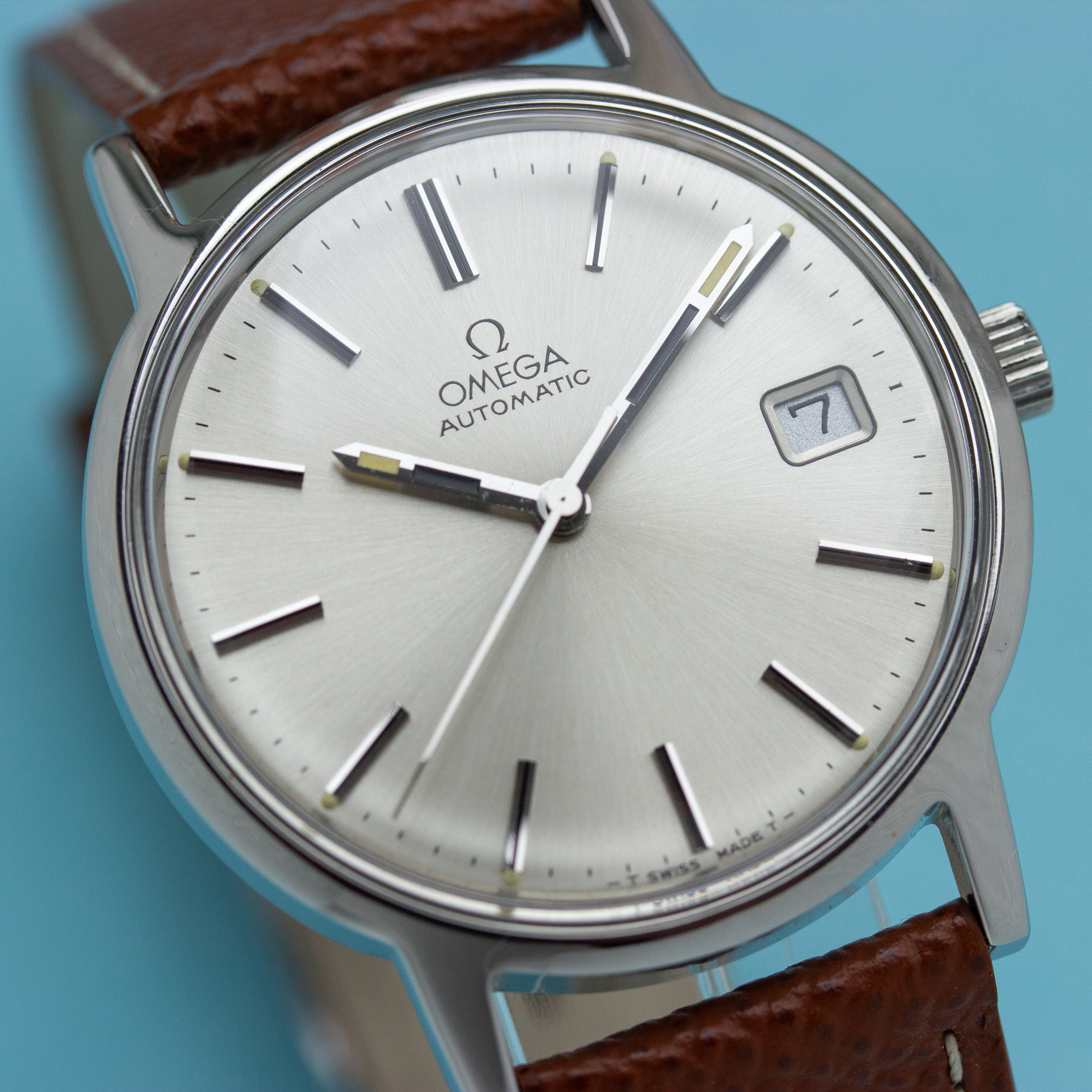 Vue de Omega Automatic Date Réf 166.0163 Rare Boiter HF Hugine Freres