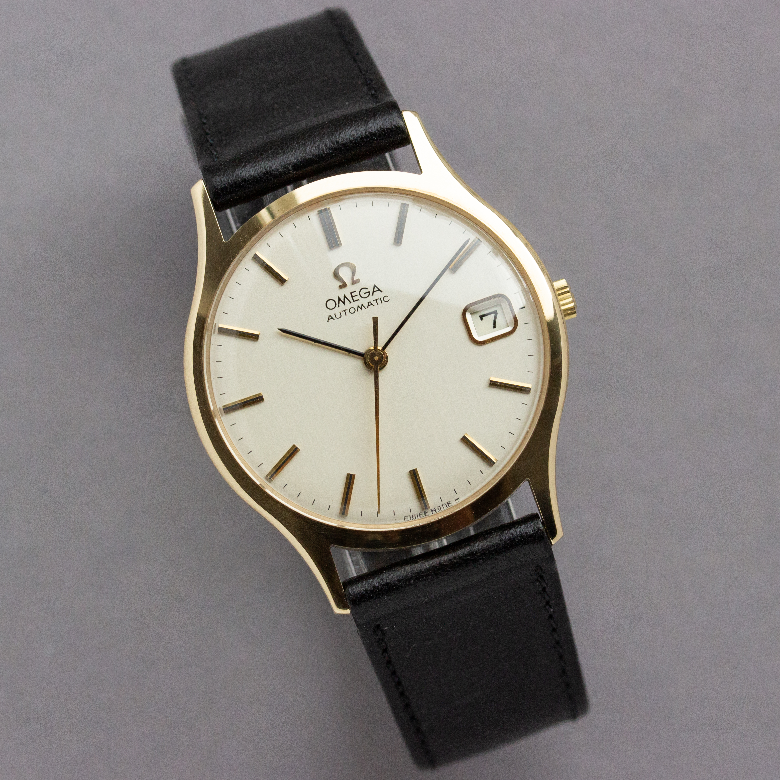 Vue de Omega Automatic Dress Full Set Mint NOS 9K Yellow Gold Unishell case from 1978