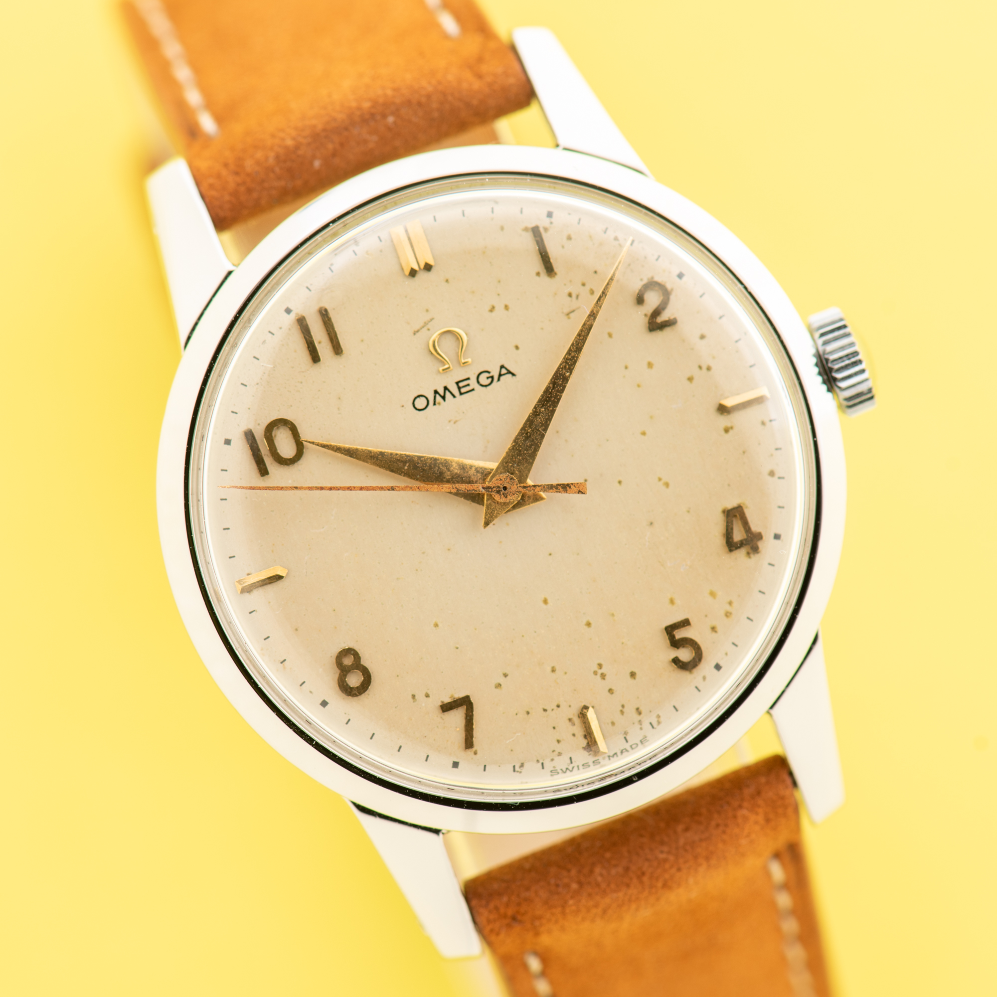 Vue de Omega Dress Watch Centre Seconds Arabic Dial from 1953 réf 2496