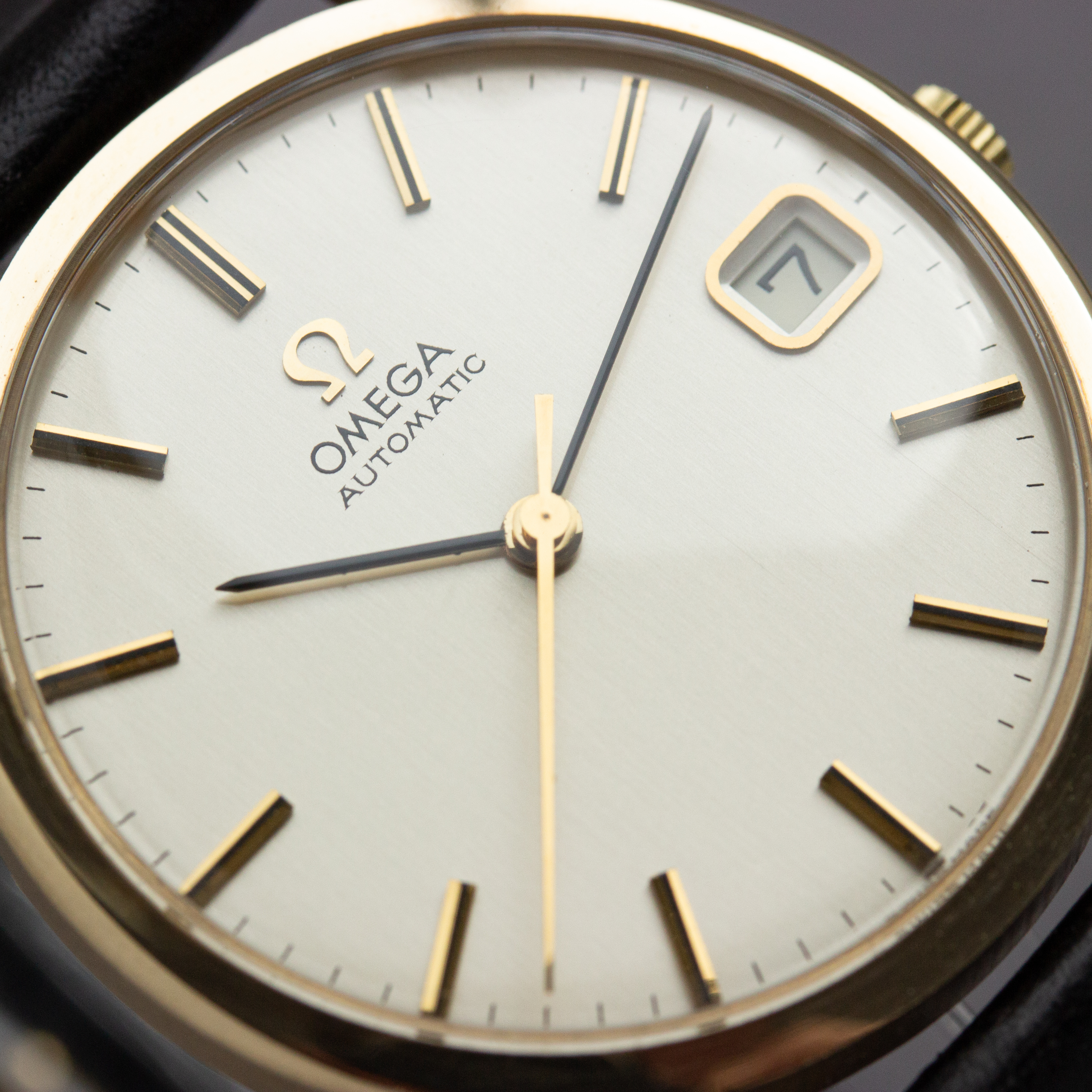 Vue de Omega Automatic Dress Full Set Mint NOS 9K Yellow Gold Unishell case from 1978