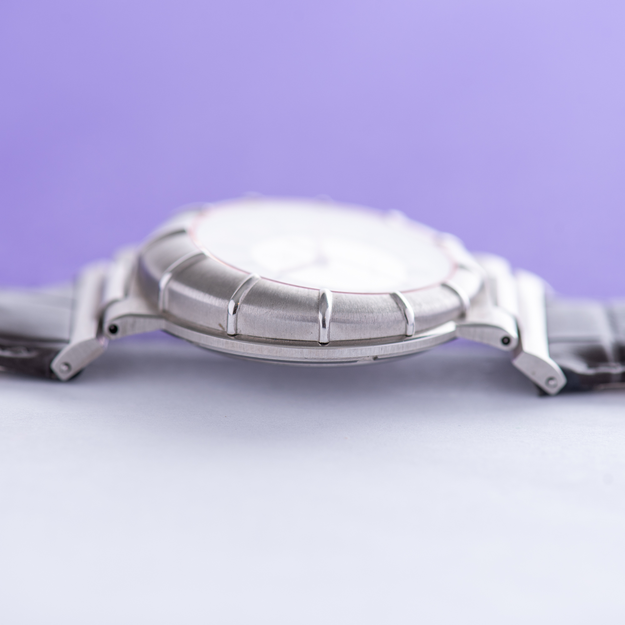 Vue de Omega Seamaster Dynamic II "Spider Case" Red NOS
