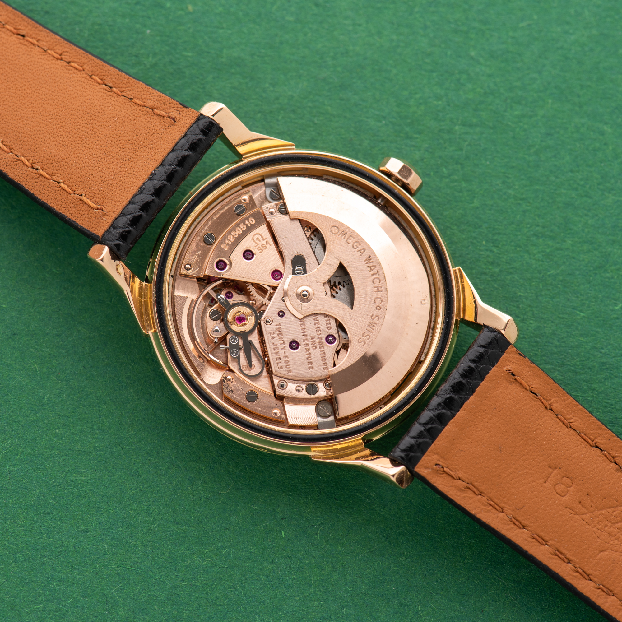 Vue de Omega Constellation Pie Pan 18K Gold Rosé Dog Leg Automatic 1964 Réf 168.005