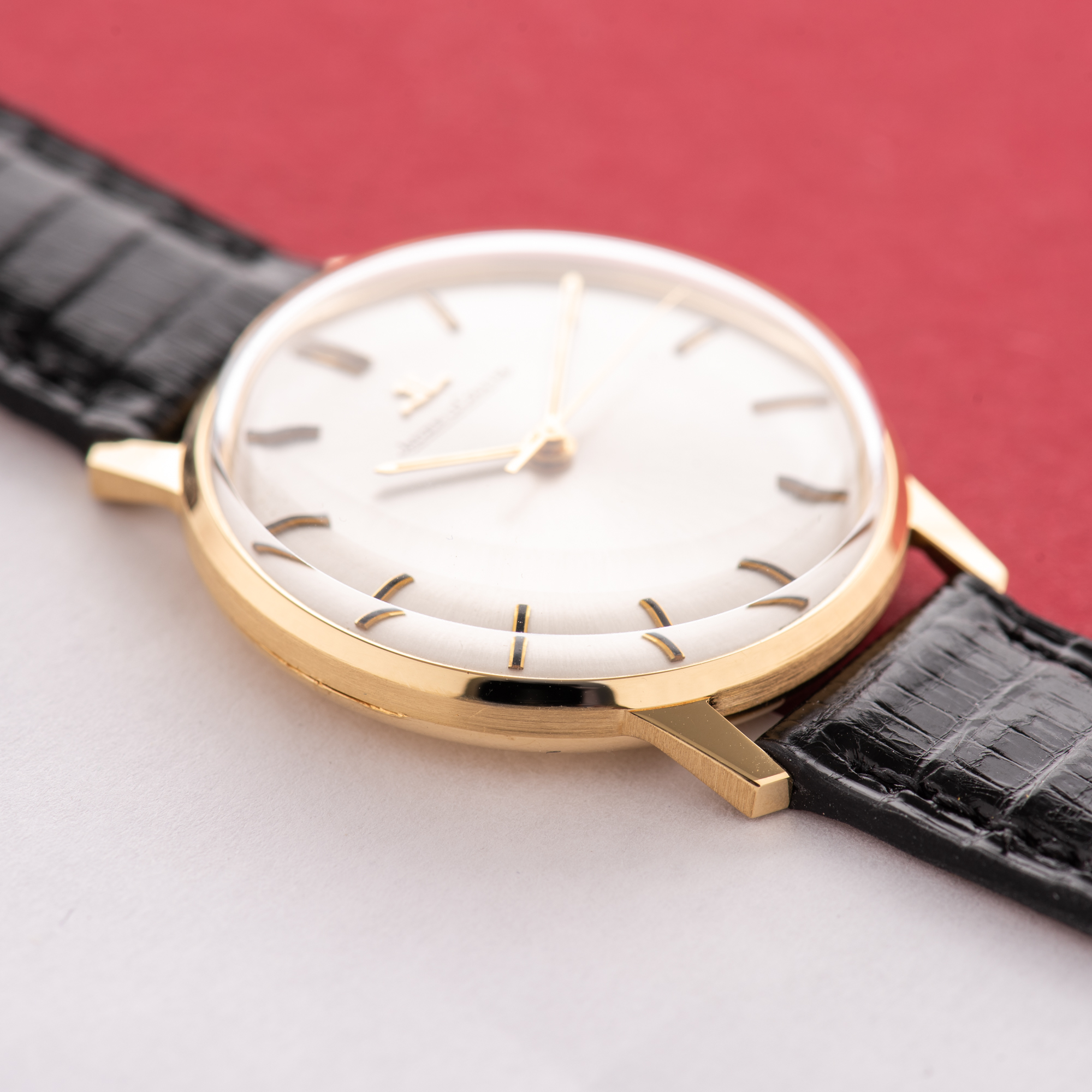 View of Jaeger LeCoultre Dress Watch Gold 18K Full Set from 1967 cal K885 Réf 21007
