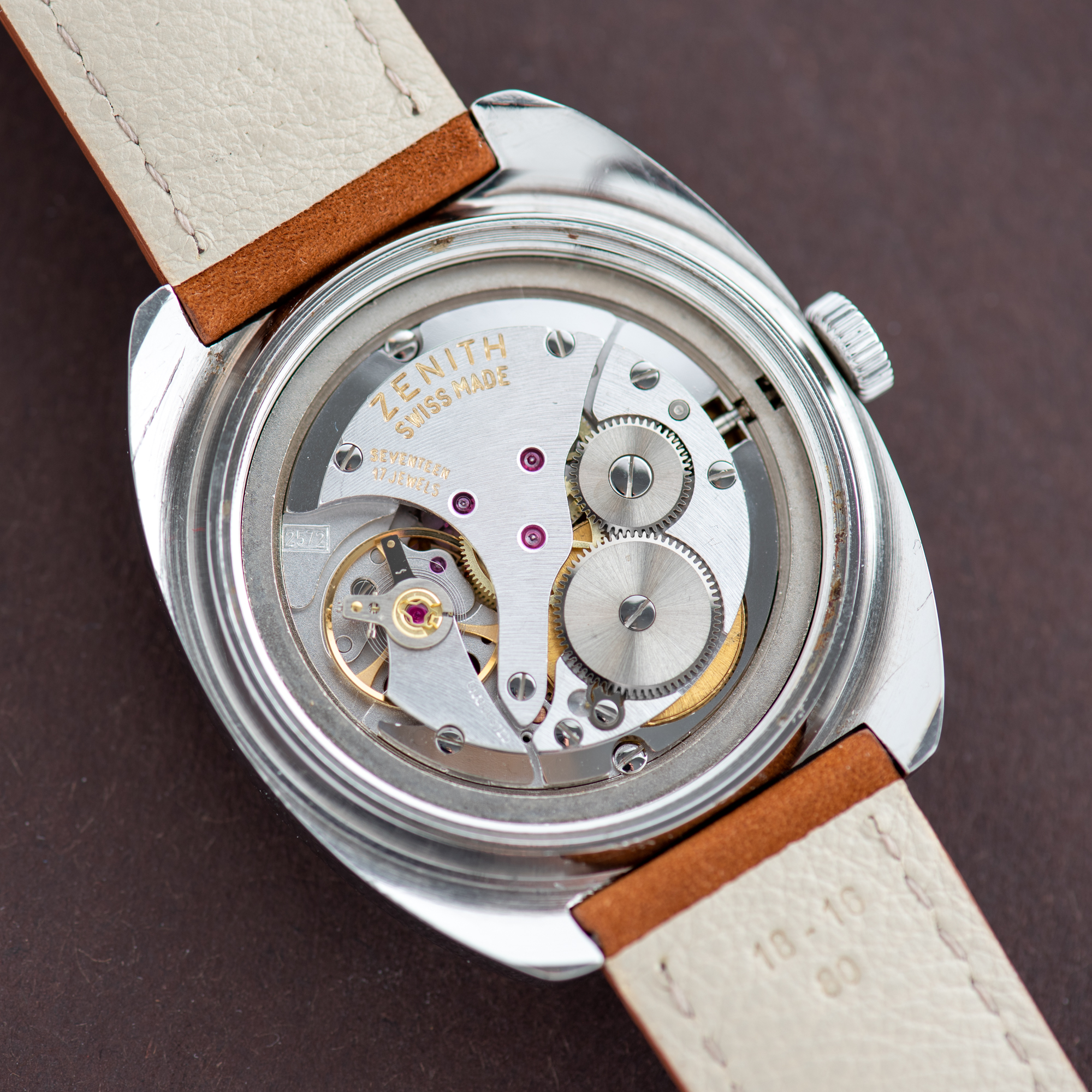 Zicht op Zenith Sporto Mat Black Tritium Dial Réf 01 1496 360