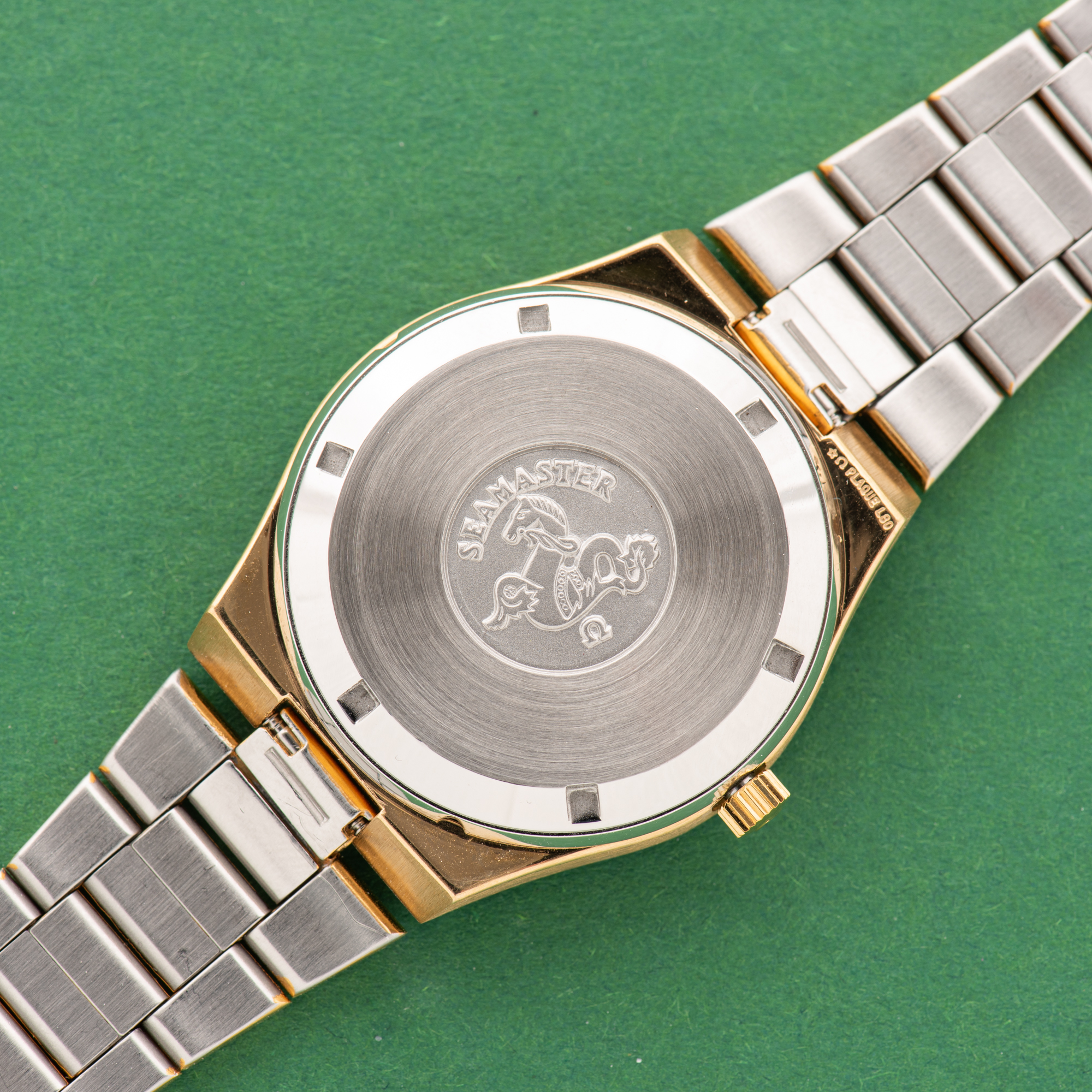 Zicht op Omega Seamaster Automatic 'Cosmic 2000' uit 1977 Ref 166.023