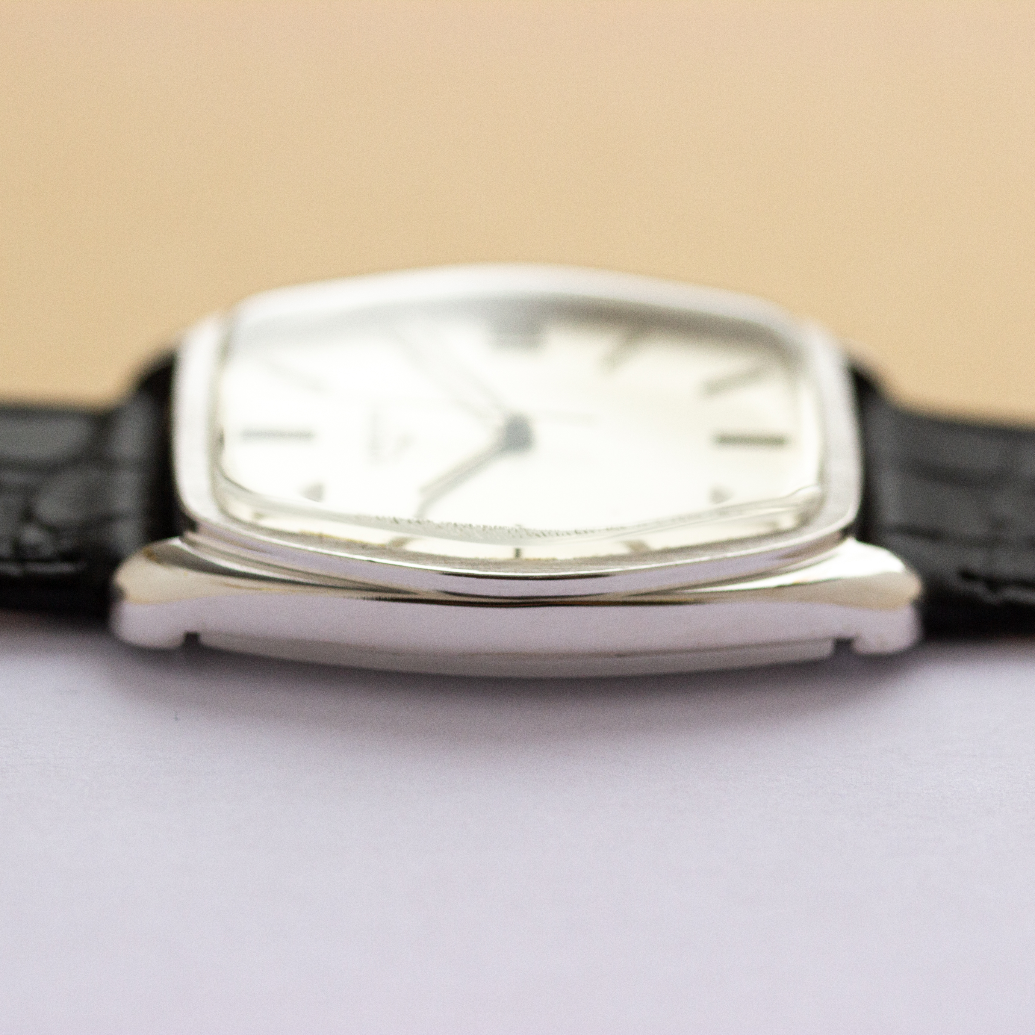 Zicht op Longines Hexagon Datum Dress Centre Seconds Ref 866 1062 2 cal 6952