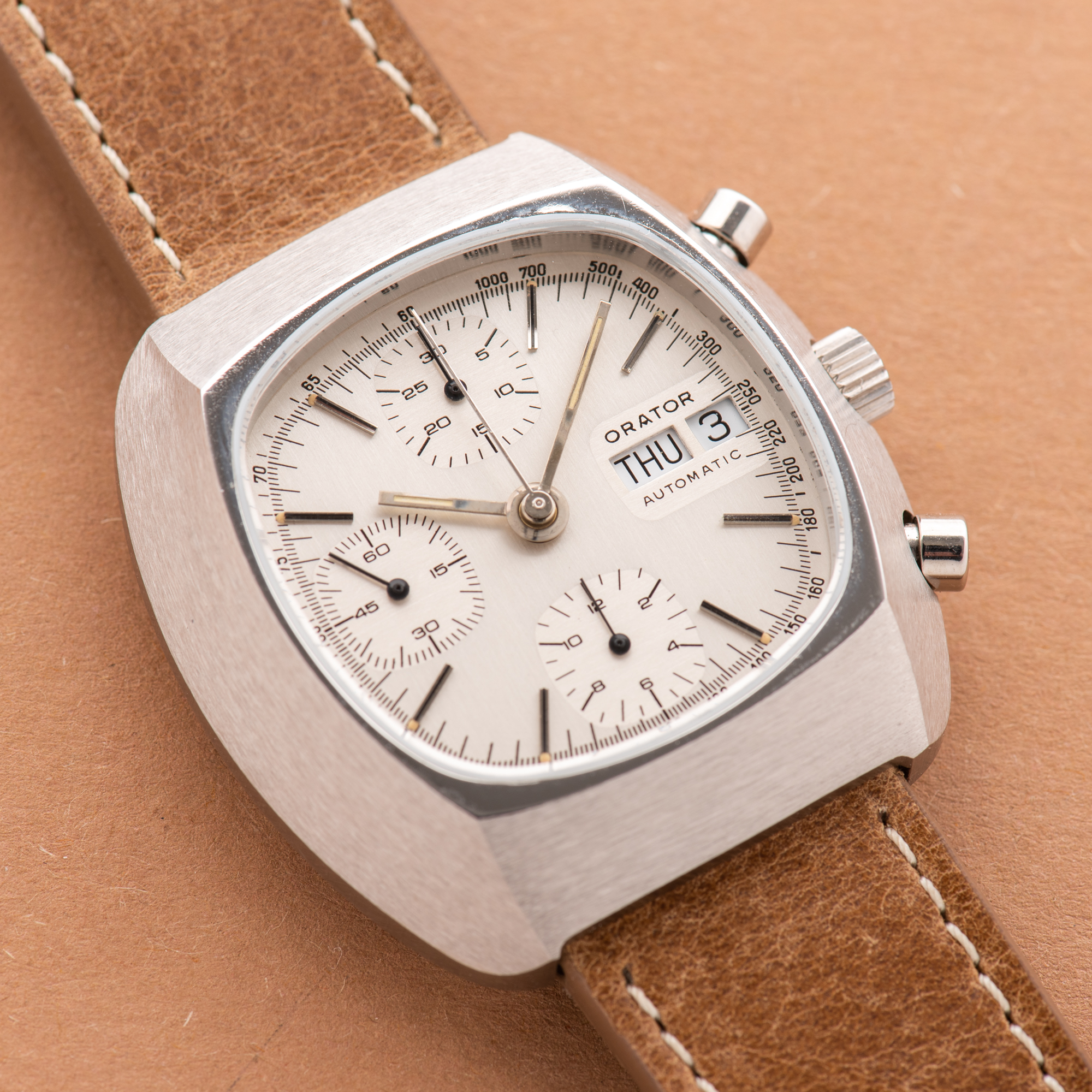 View of Orator Chronograph Day Date Valjoux 7750 Oversize 70s 80s Réf 64-76