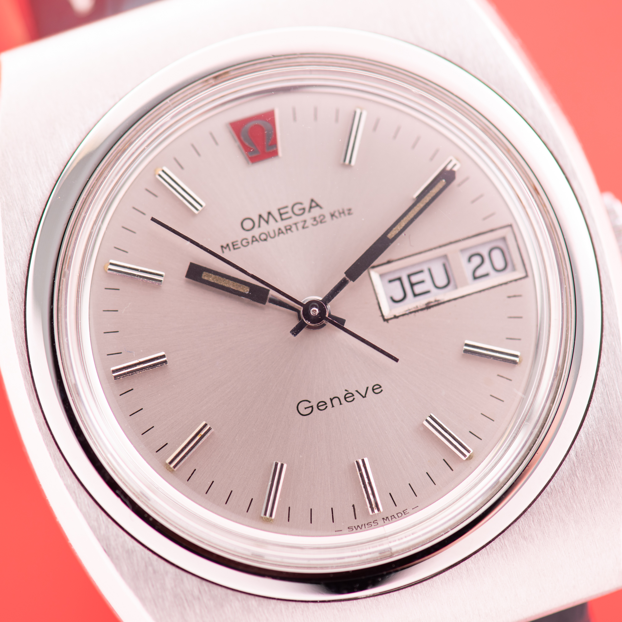 Vue de Omega Genève Megaquartz 32 KHz Day Date Réf 196.0030