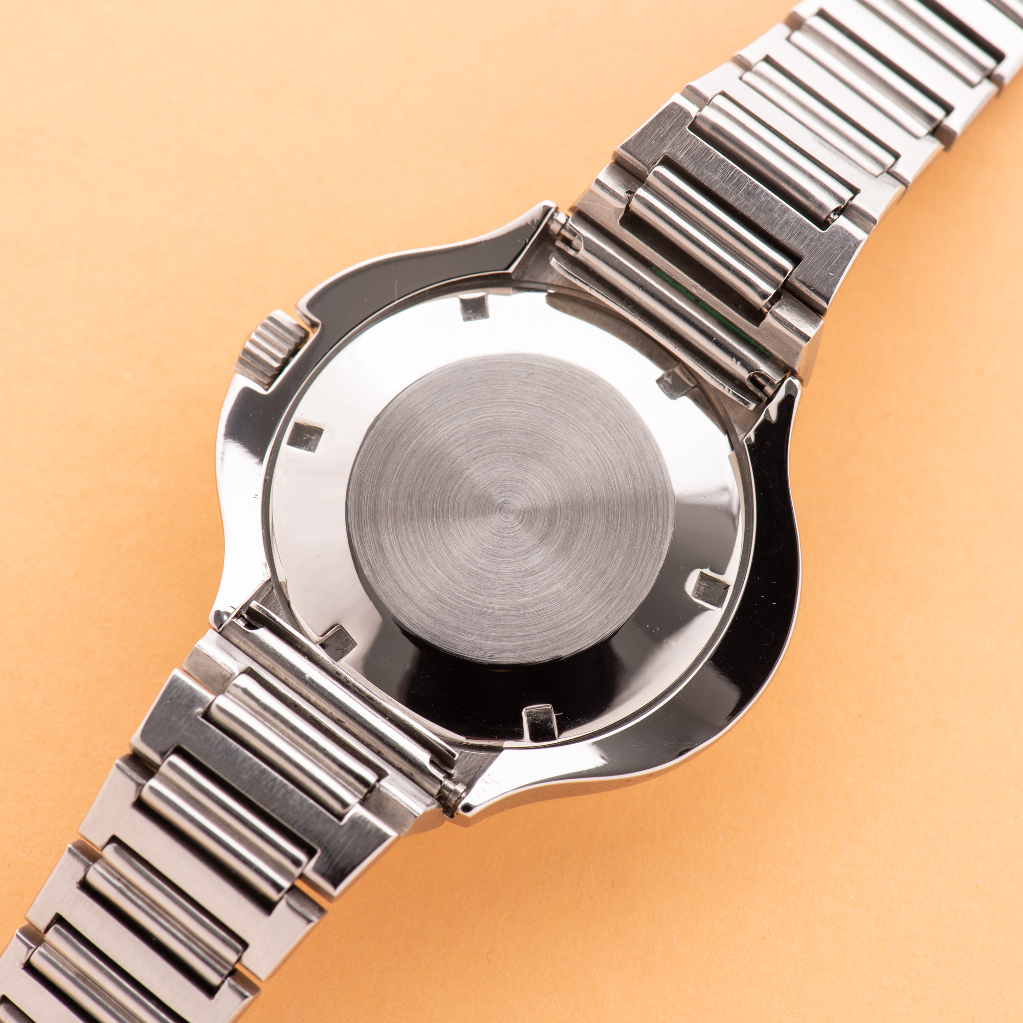 Vue de Omega Genève Stingray Cobra Automatic Date from 1972 Réf 166.121