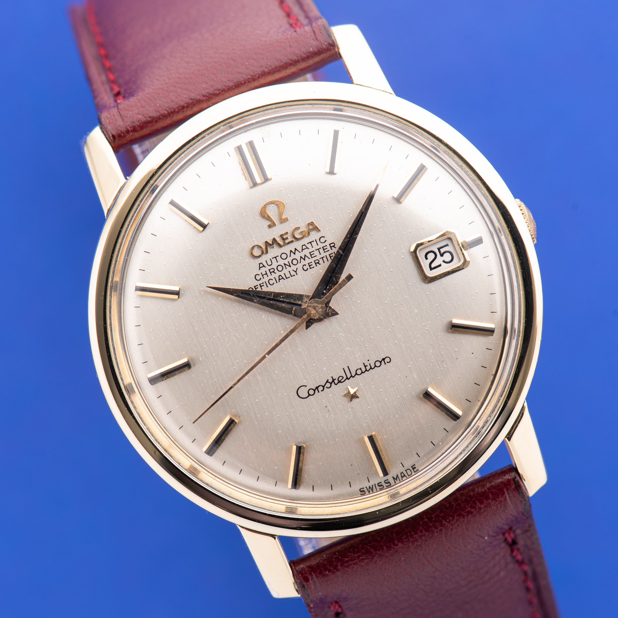 Zicht op Omega Constellation Automatic Hidden Crown from 1966 Réf 168.010