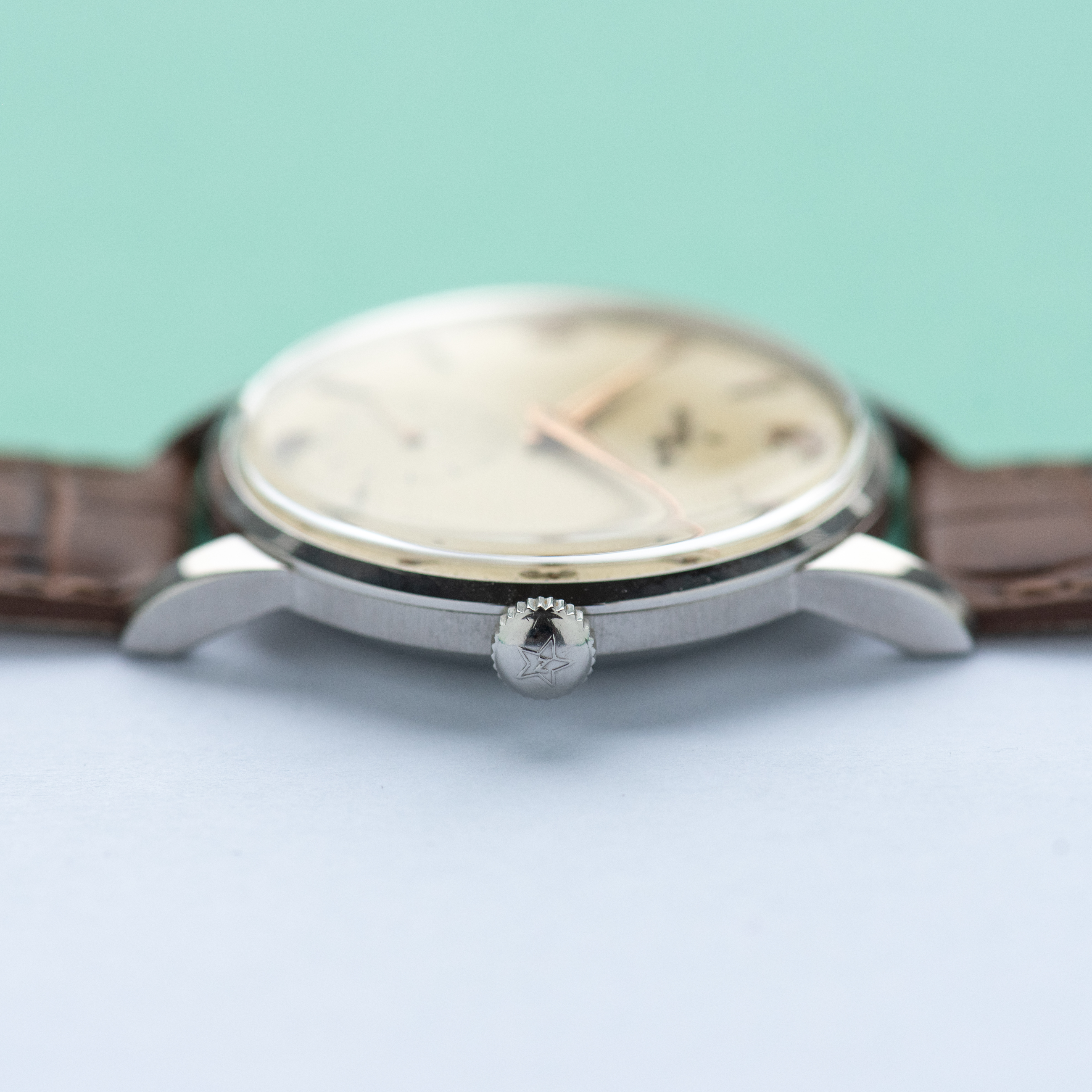 Zicht op Zenith Sporto Oversize Big Dress Watch Ref 9893 uit 1956