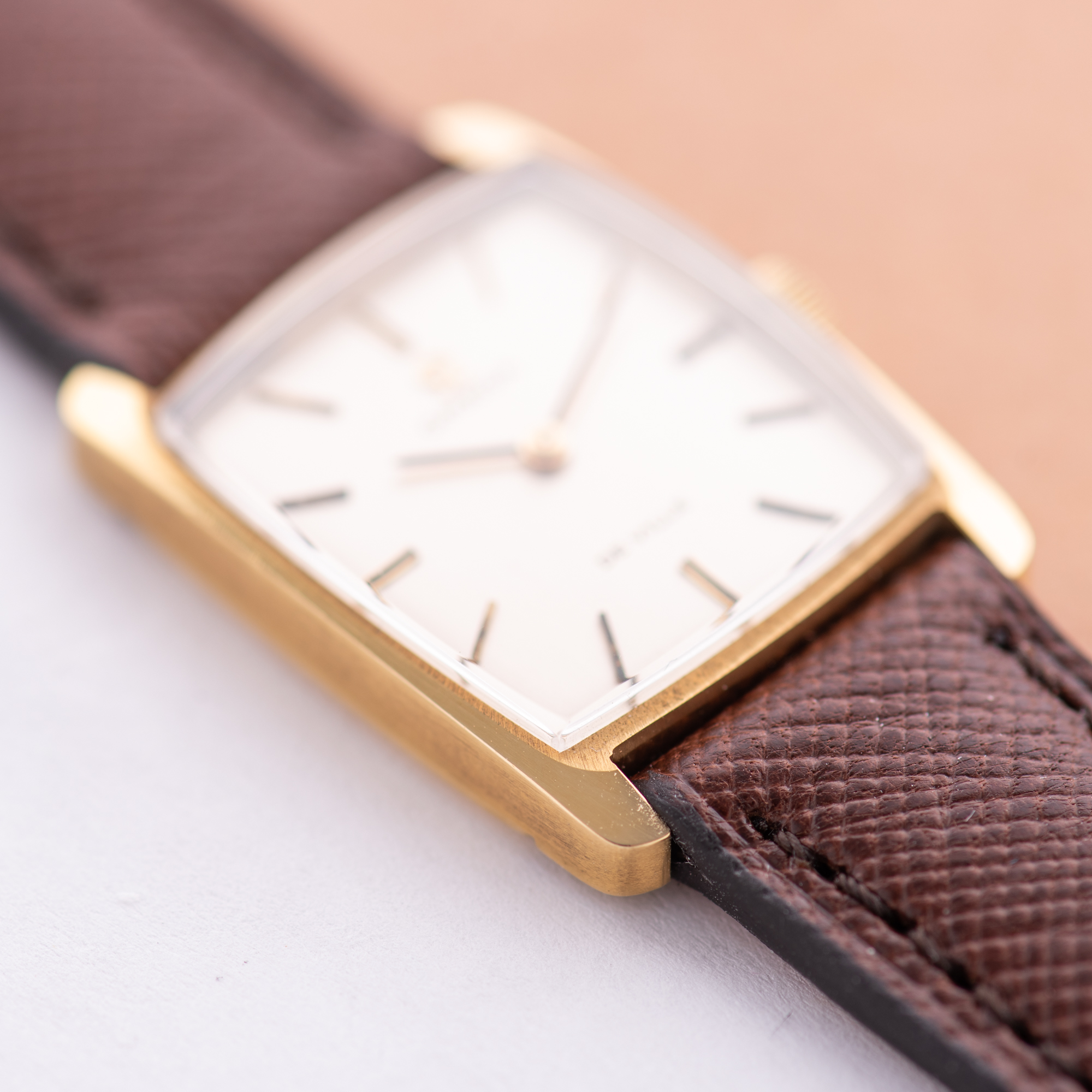 Zicht op Omega De Ville NOS 18K vanaf 1969 Ref 511,25