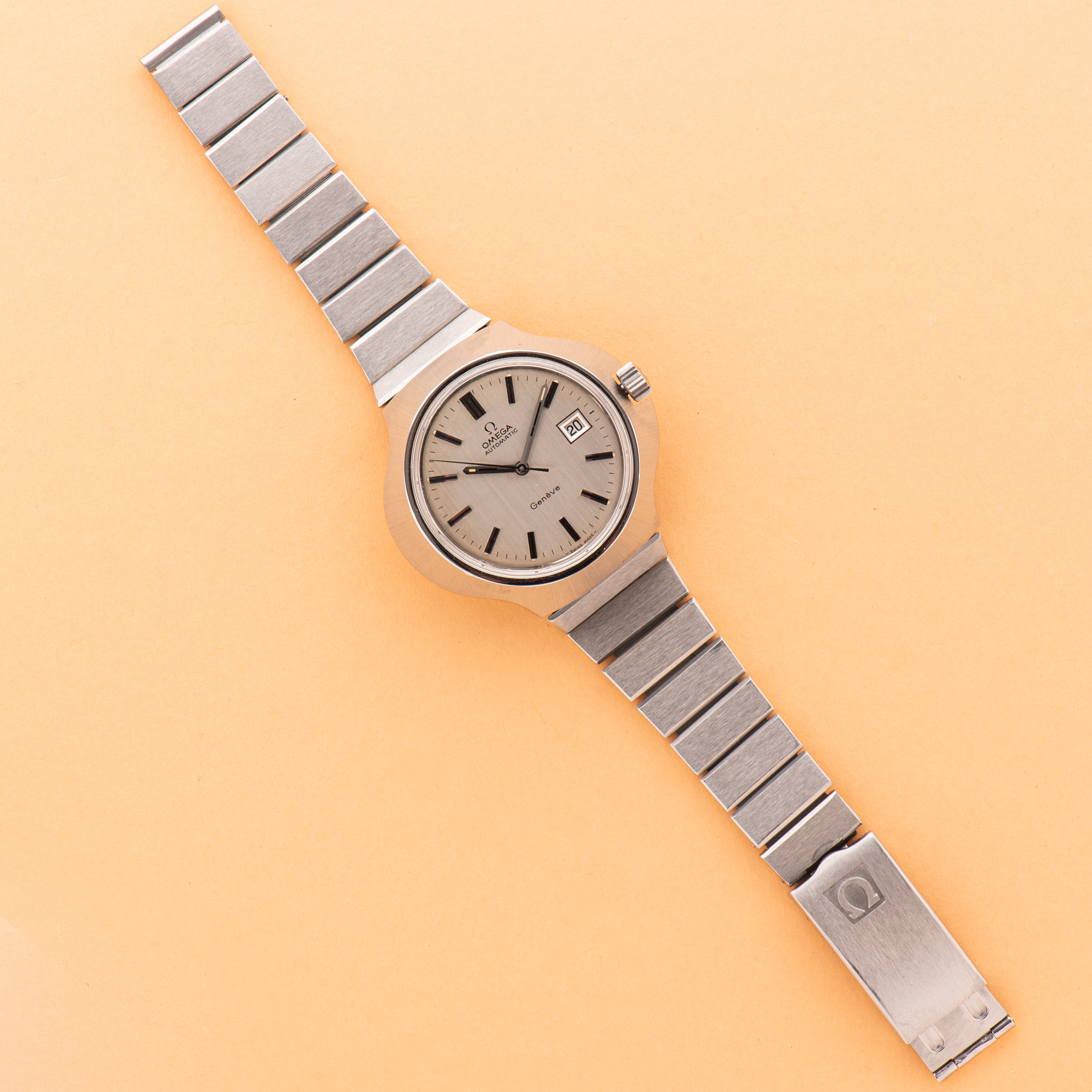 Vue de Omega Genève Stingray Cobra Automatic Date from 1972 Réf 166.121