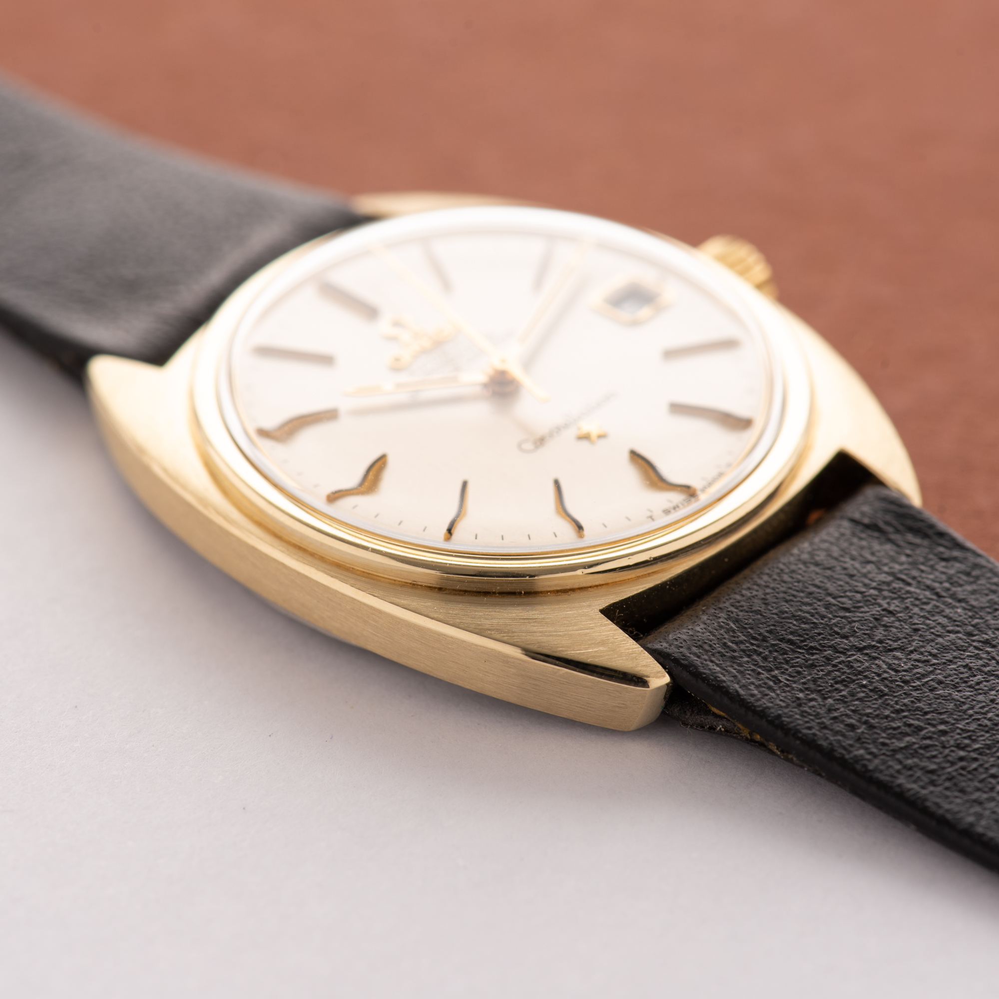 Vue de Omega Constellation Chronometer C-shape 14K Gold capped from 1966 Réf 168.017