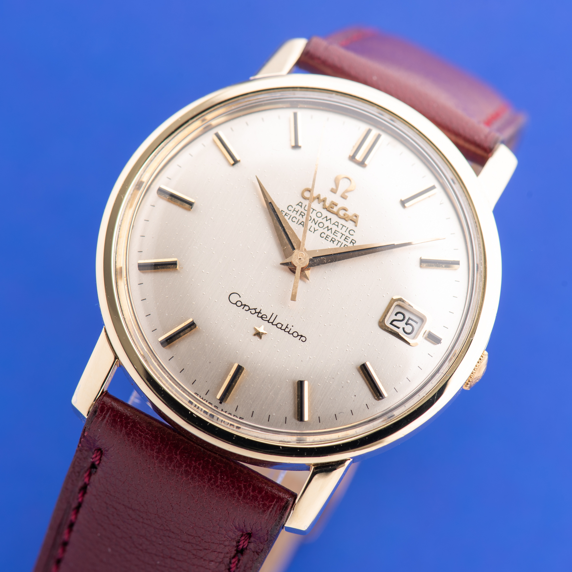 Zicht op Omega Constellation Automatic Hidden Crown from 1966 Réf 168.010
