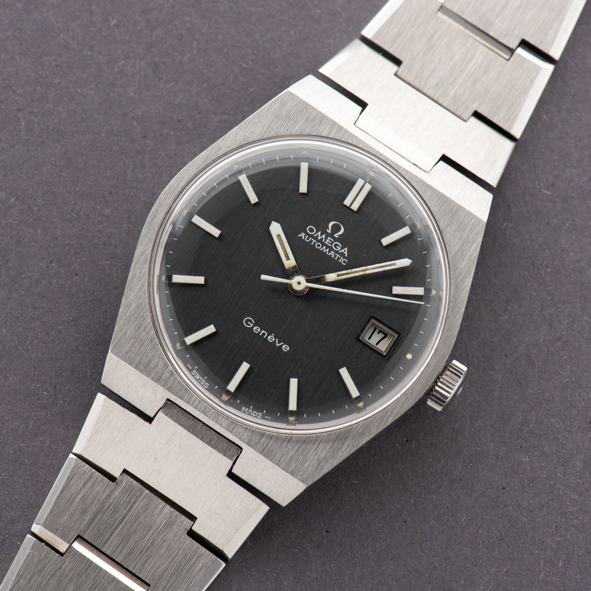 View of Omega Genève Automatic Date Grey Dial from 1972 Ref 166.099