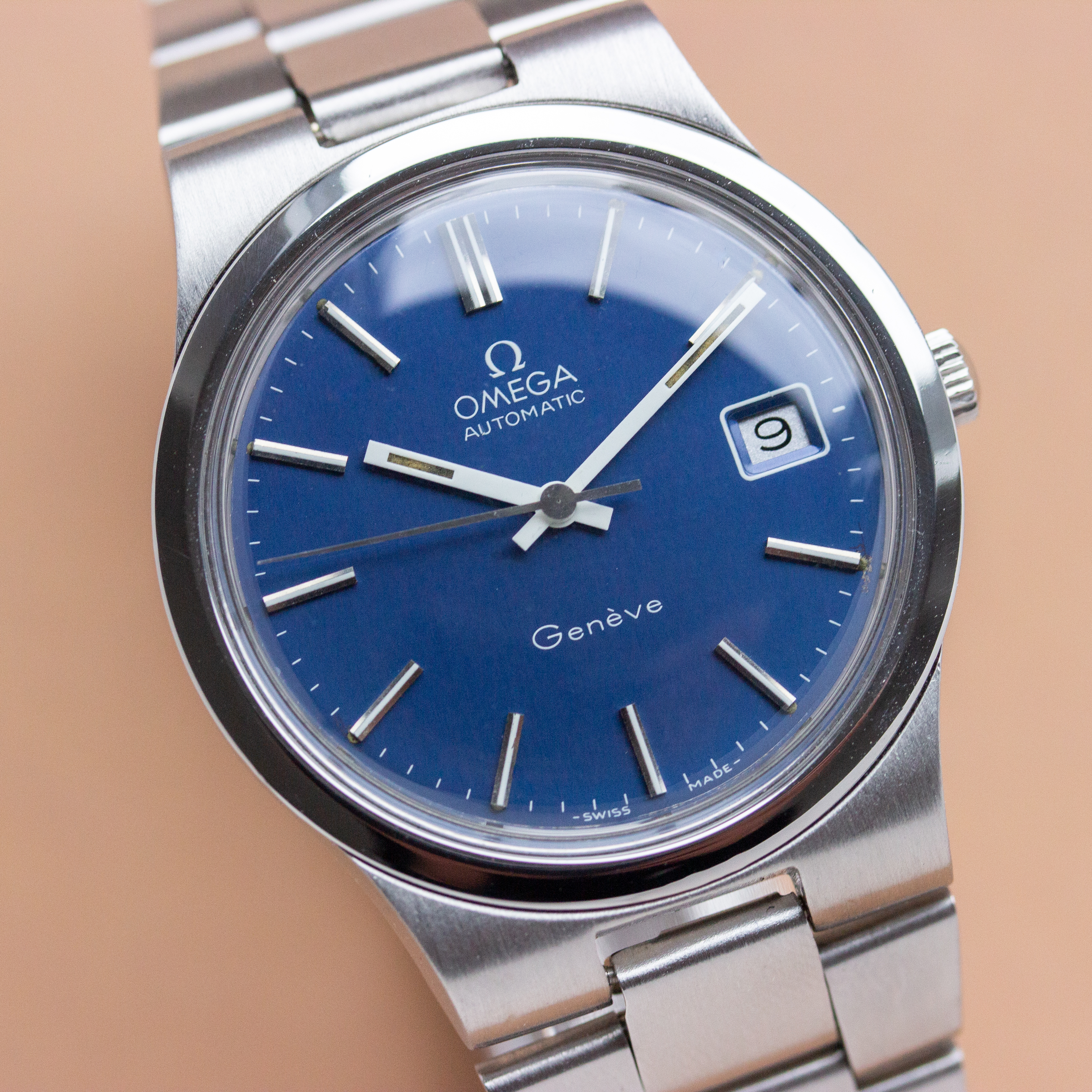 View of Omega Genève Automatic Date Blue Réf 366.0832 Year 1973