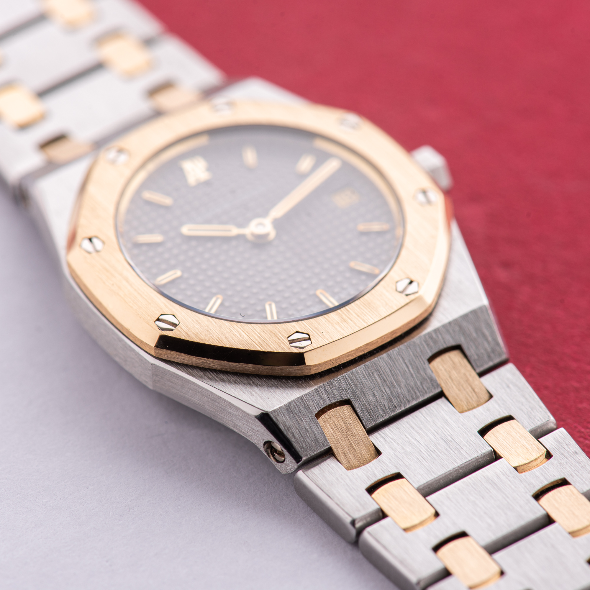Vue de Audemars Piguet Royal Oak Lady Date 26 Gold / Steel circa 1992 Réf 66270SA