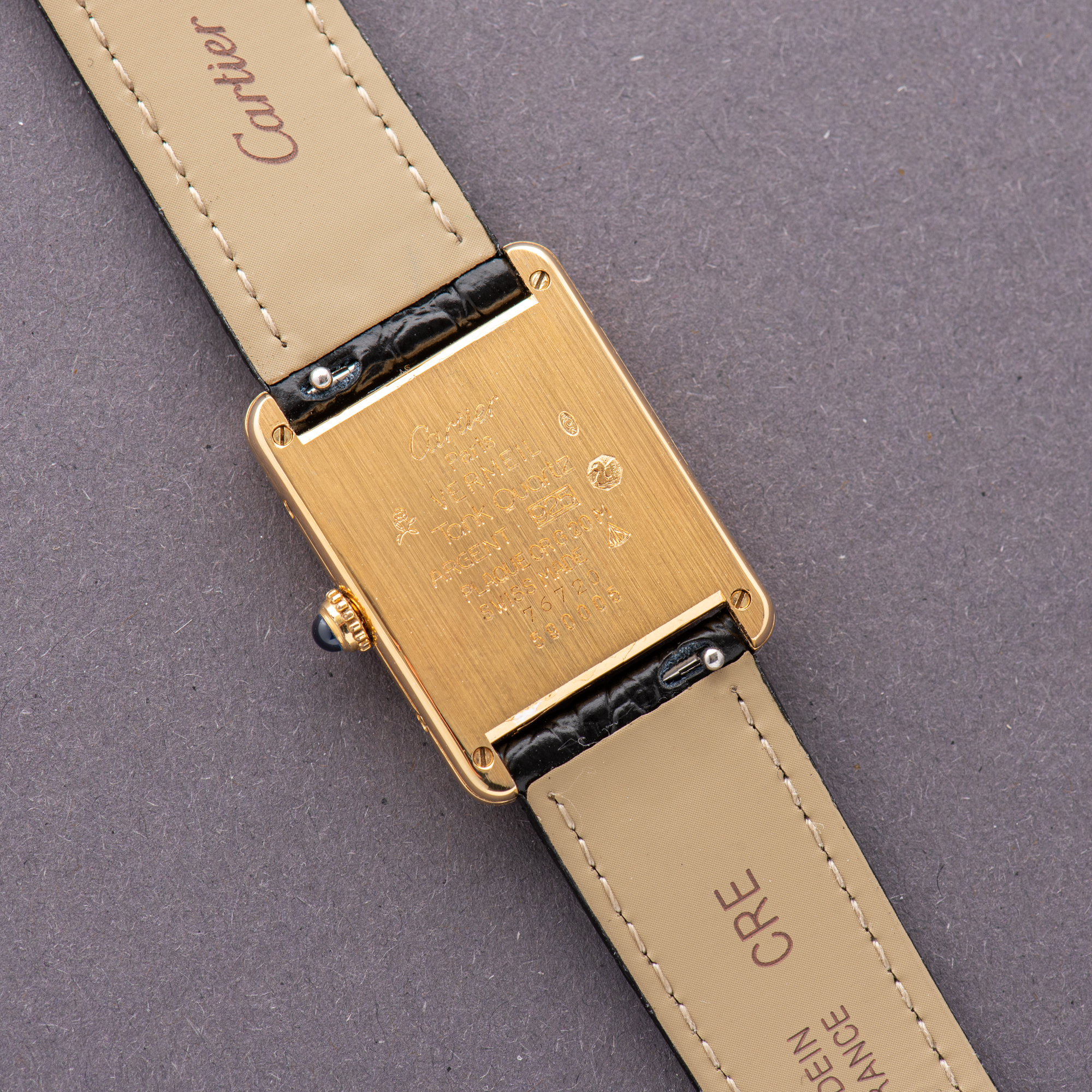 Zicht op Cartier Tank De Must Vermeil Romeinse wijzerplaat Grand Model GM Ultra Volledige set Ref 590005
