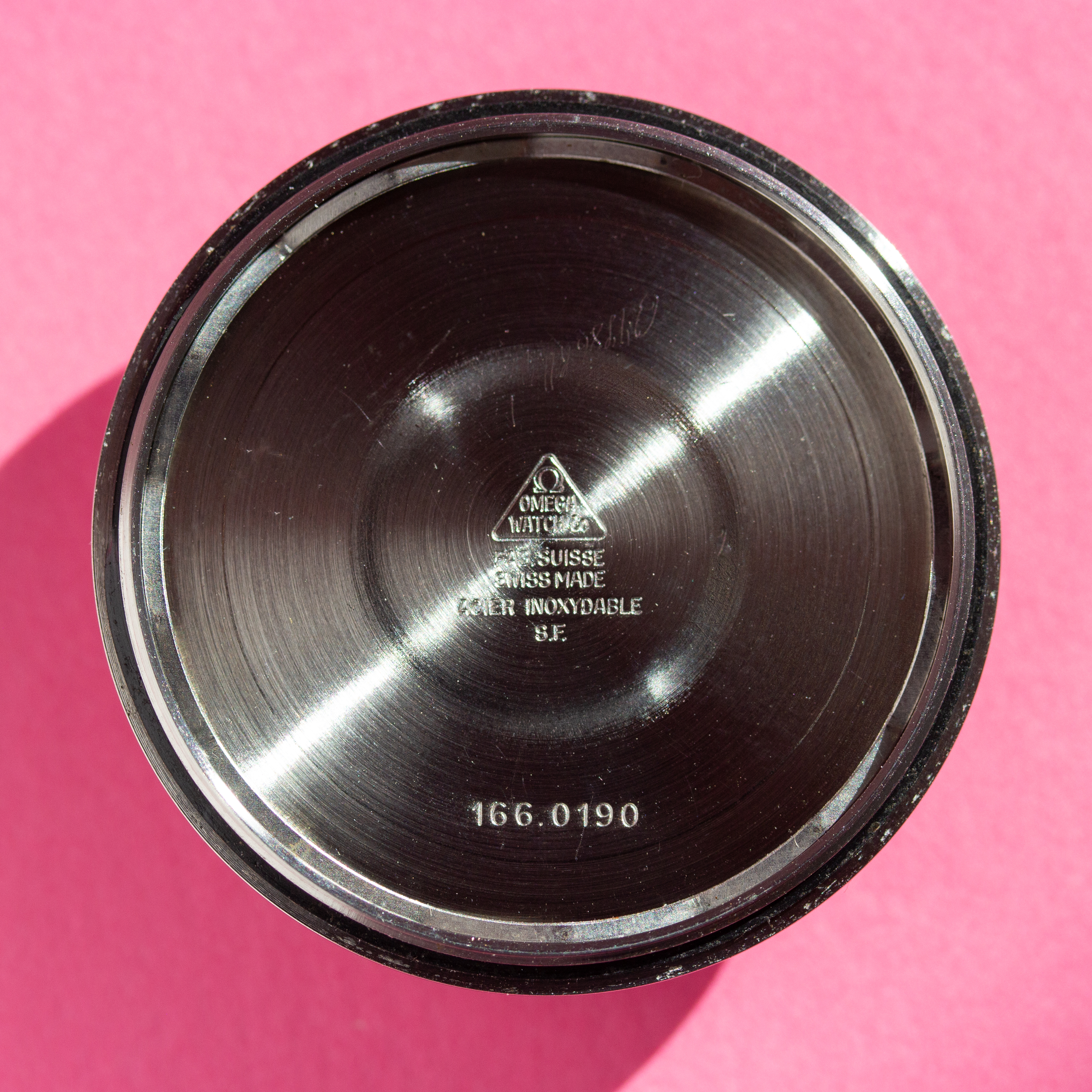 Vue de Omega Genève Automatic Date Square TV réf 166.0190 Year 1973