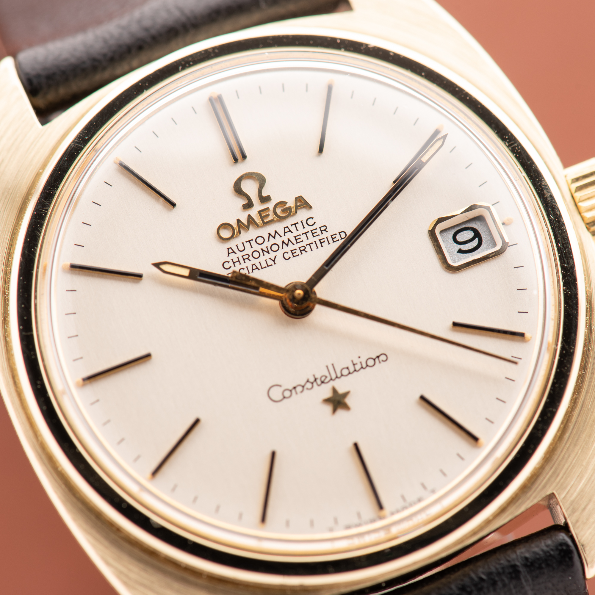 Vue de Omega Constellation Chronometer C-shape 14K Gold capped from 1966 Réf 168.017