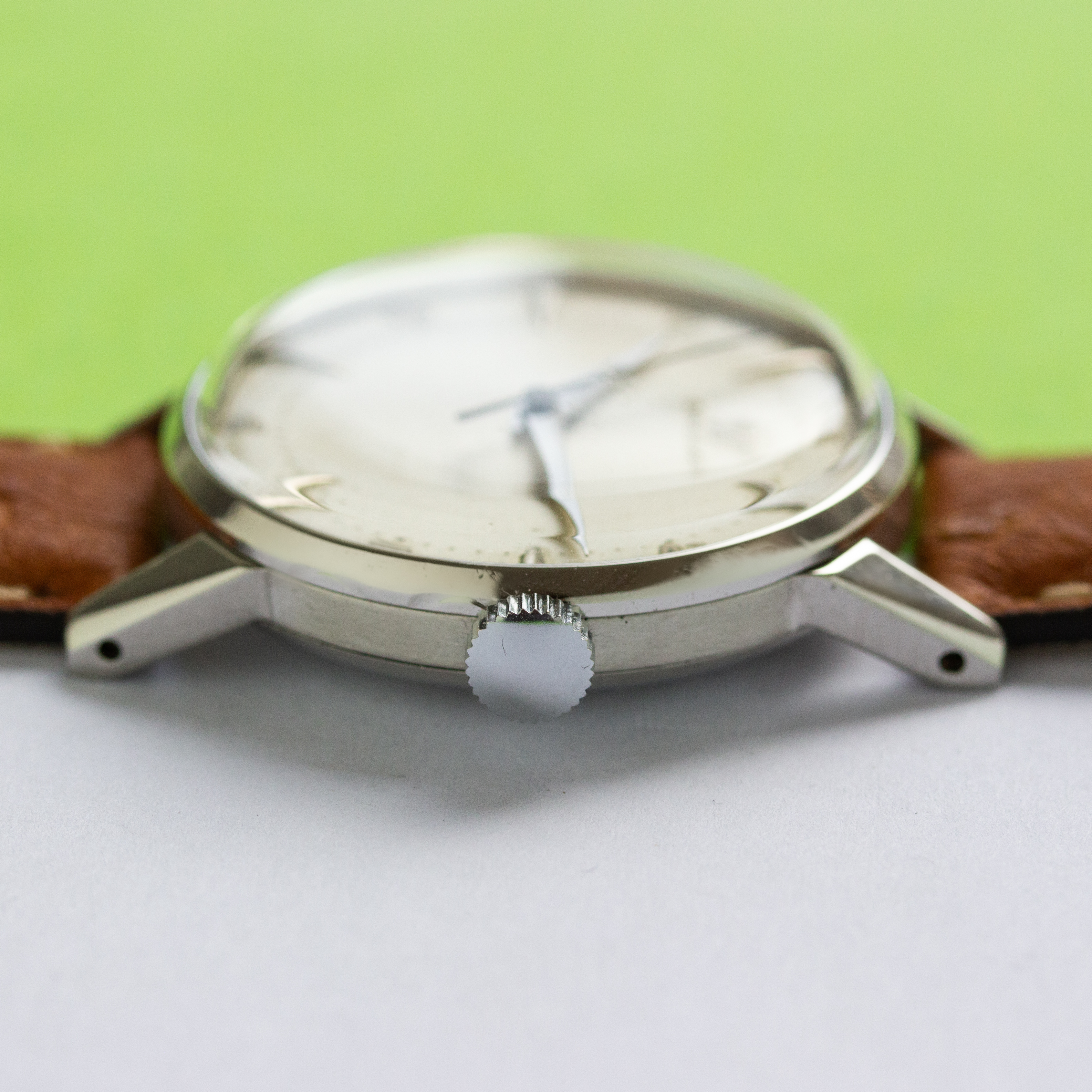 Vue de Omega Dress Watch Centre Seconds Two Tone Dial réf 2496