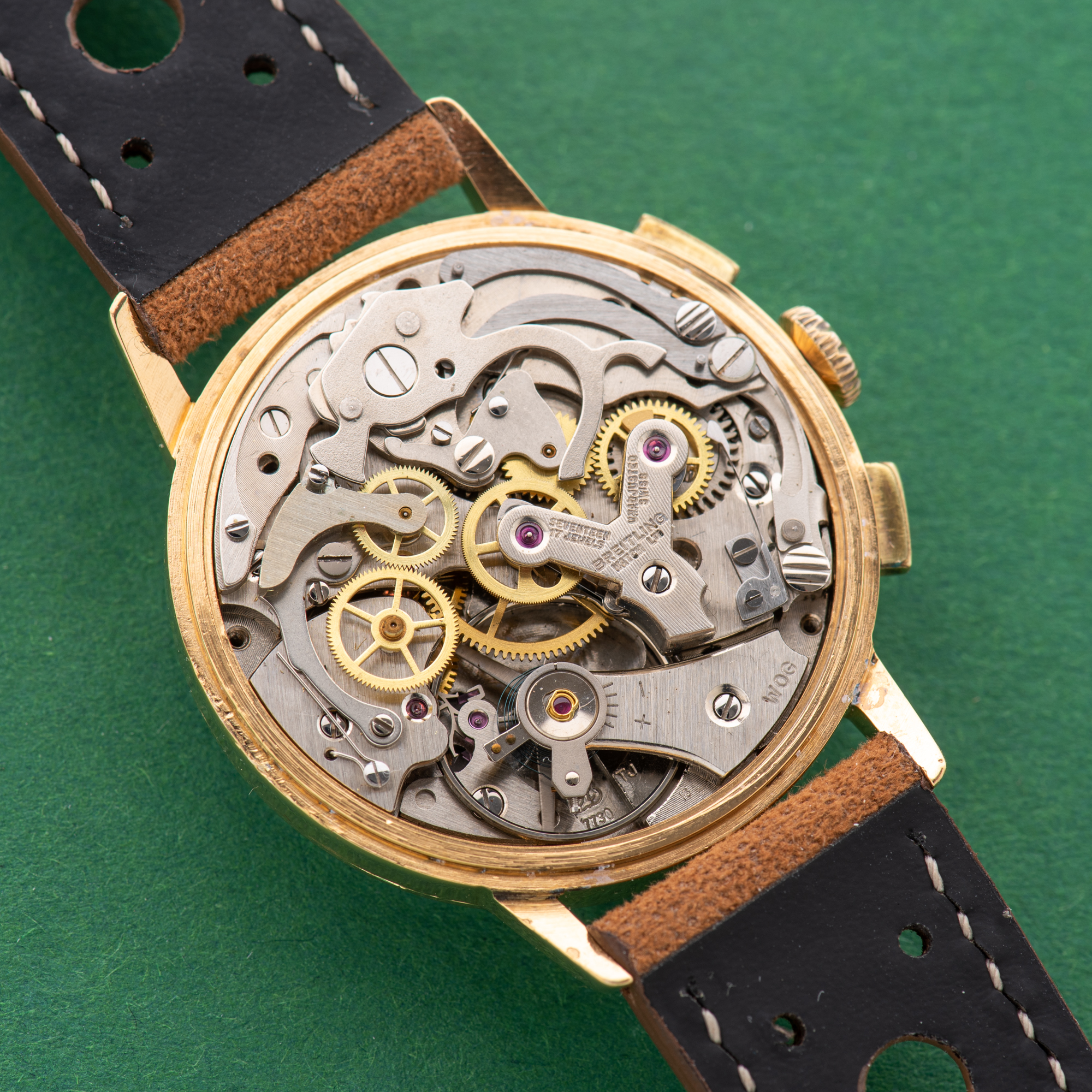 Zicht op Breitling Top Time Panda Chronograph Valjoux 7730 Ref 2003