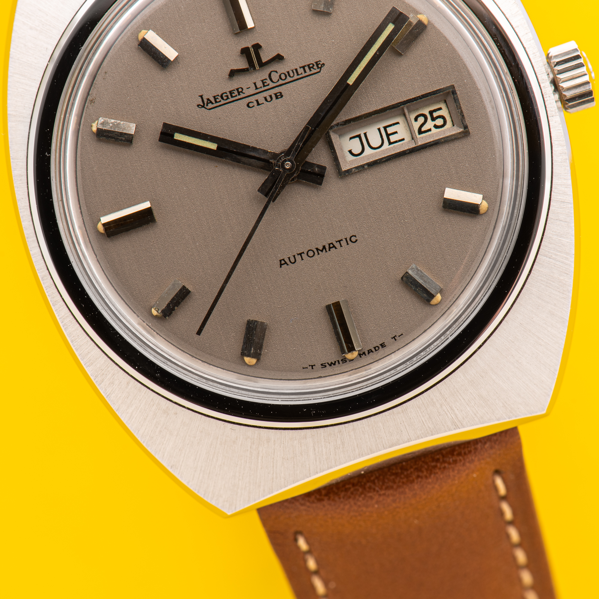Vue de Jaeger LeCoultre Club Automatic Day Date Acier Réf E0300505