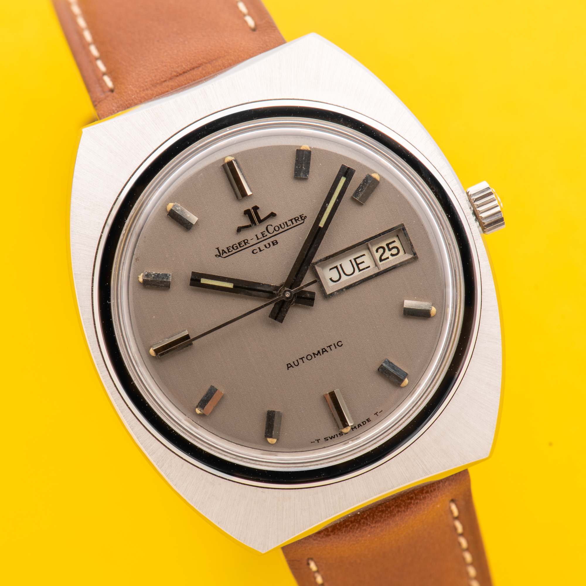 Vue de Jaeger LeCoultre Club Automatic Day Date Acier Réf E0300505
