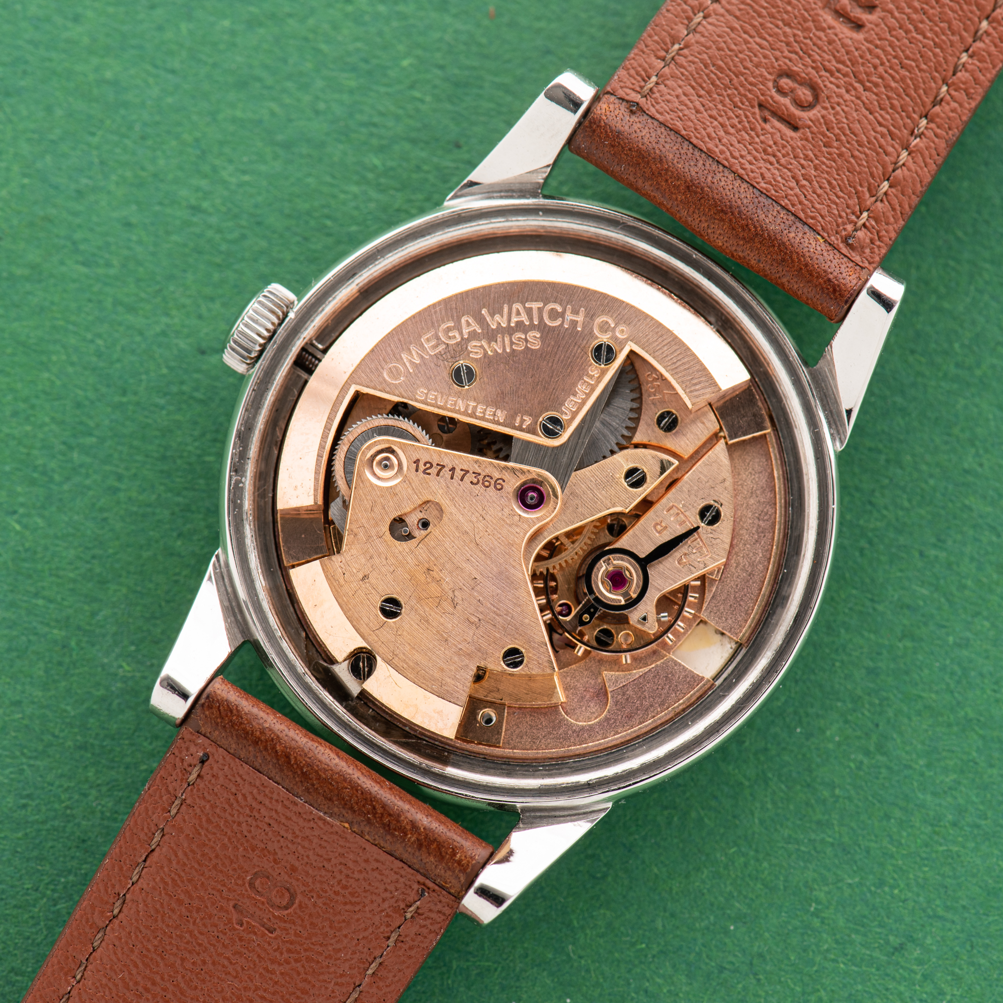 Vue de Omega Seamaster Automatic Bumper Beefy Lugs from 1951 Réf 2577