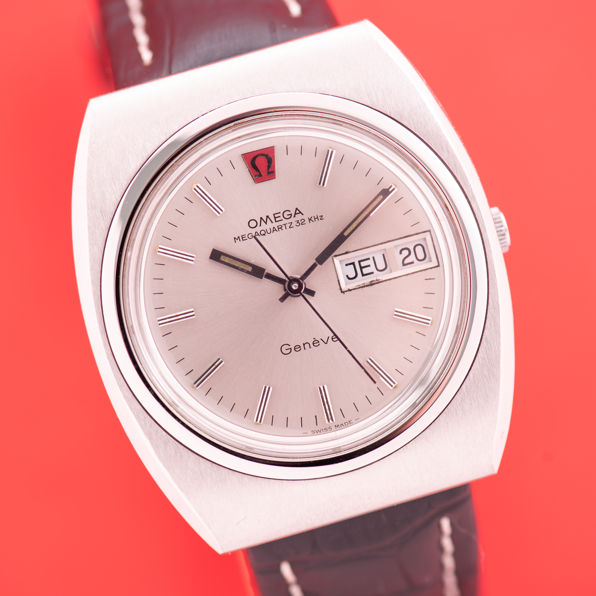 Vue de Omega Genève Megaquartz 32 KHz Day Date Réf 196.0030