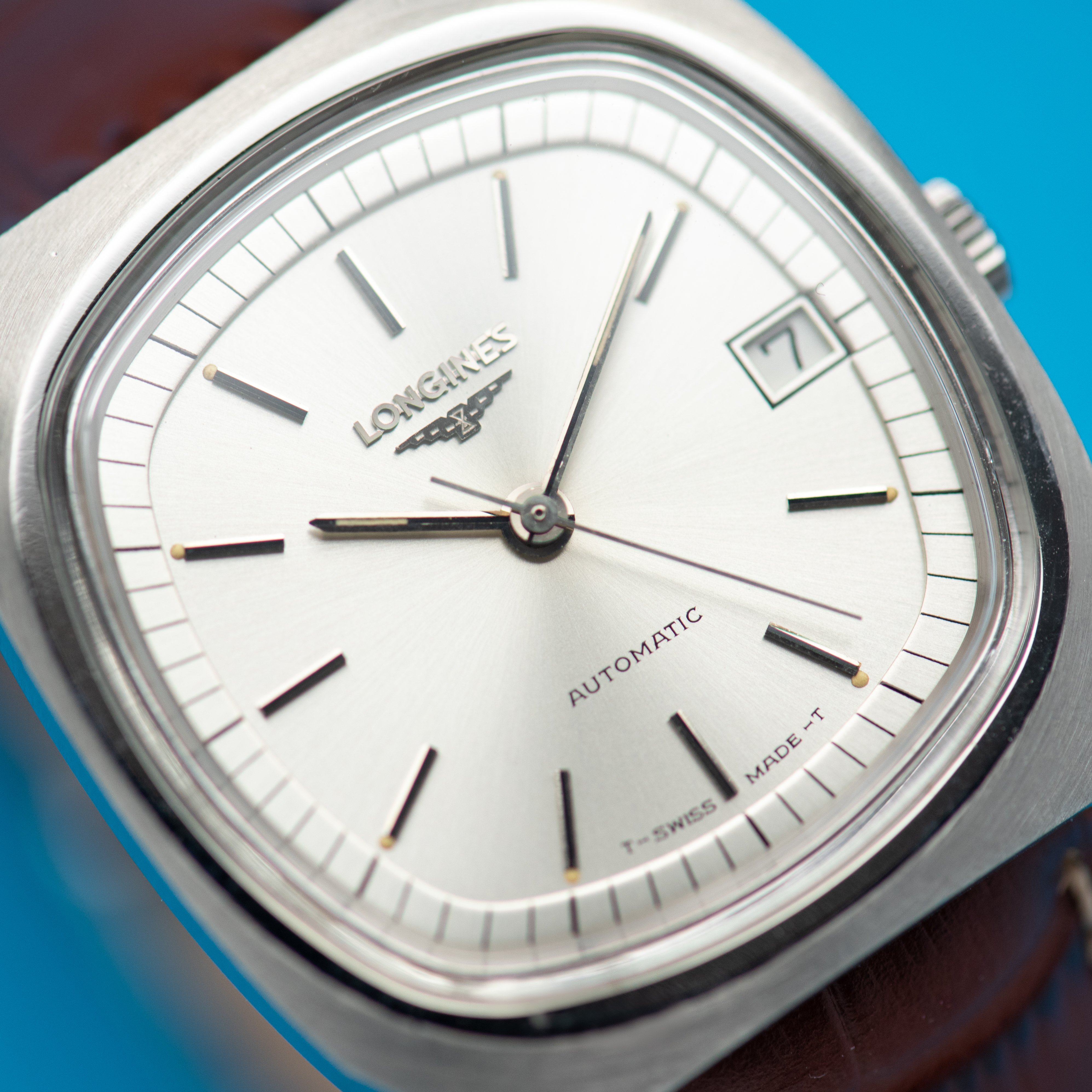 View of Longines Automatic Date Elegant Big Réf 2365 1970s