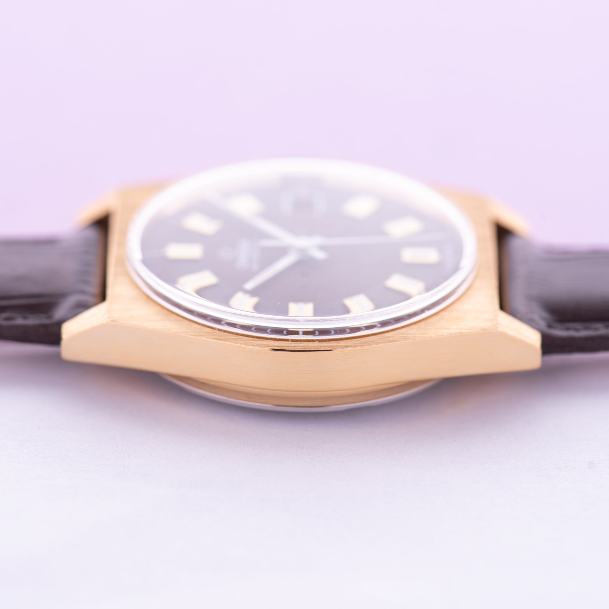 Zicht op Omega Automatic Brown 'Rail' Dial Zeldzaam vanaf 1971 Ref 166.018