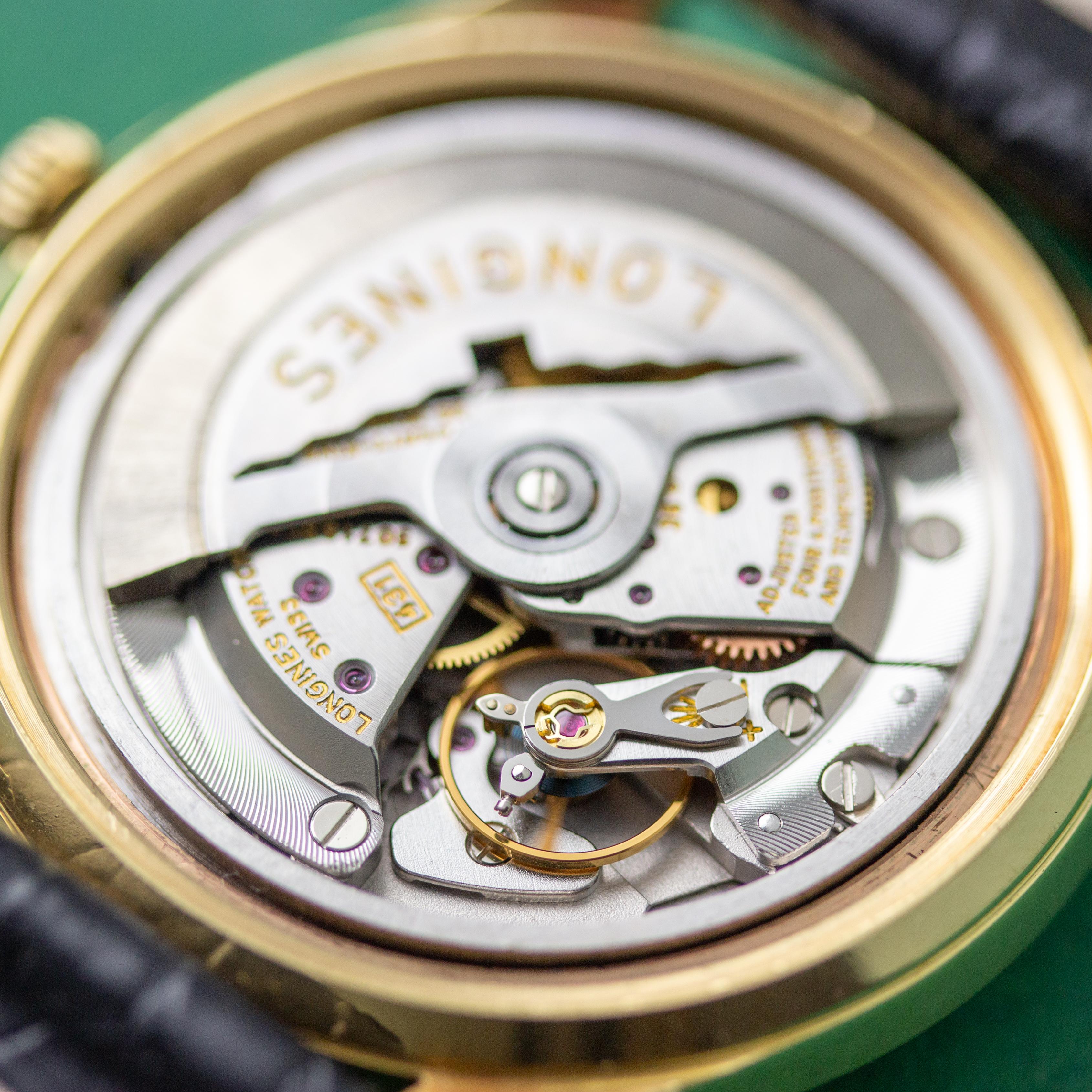 View of Longines Ultra Chron Chronometer réf 7950 Crosshair dial Solid Yellow Gold 18k