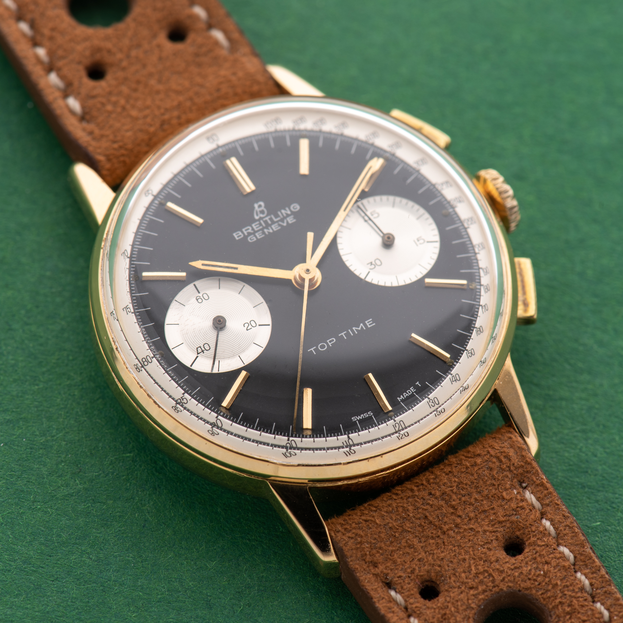 Zicht op Breitling Top Time Panda Chronograph Valjoux 7730 Ref 2003