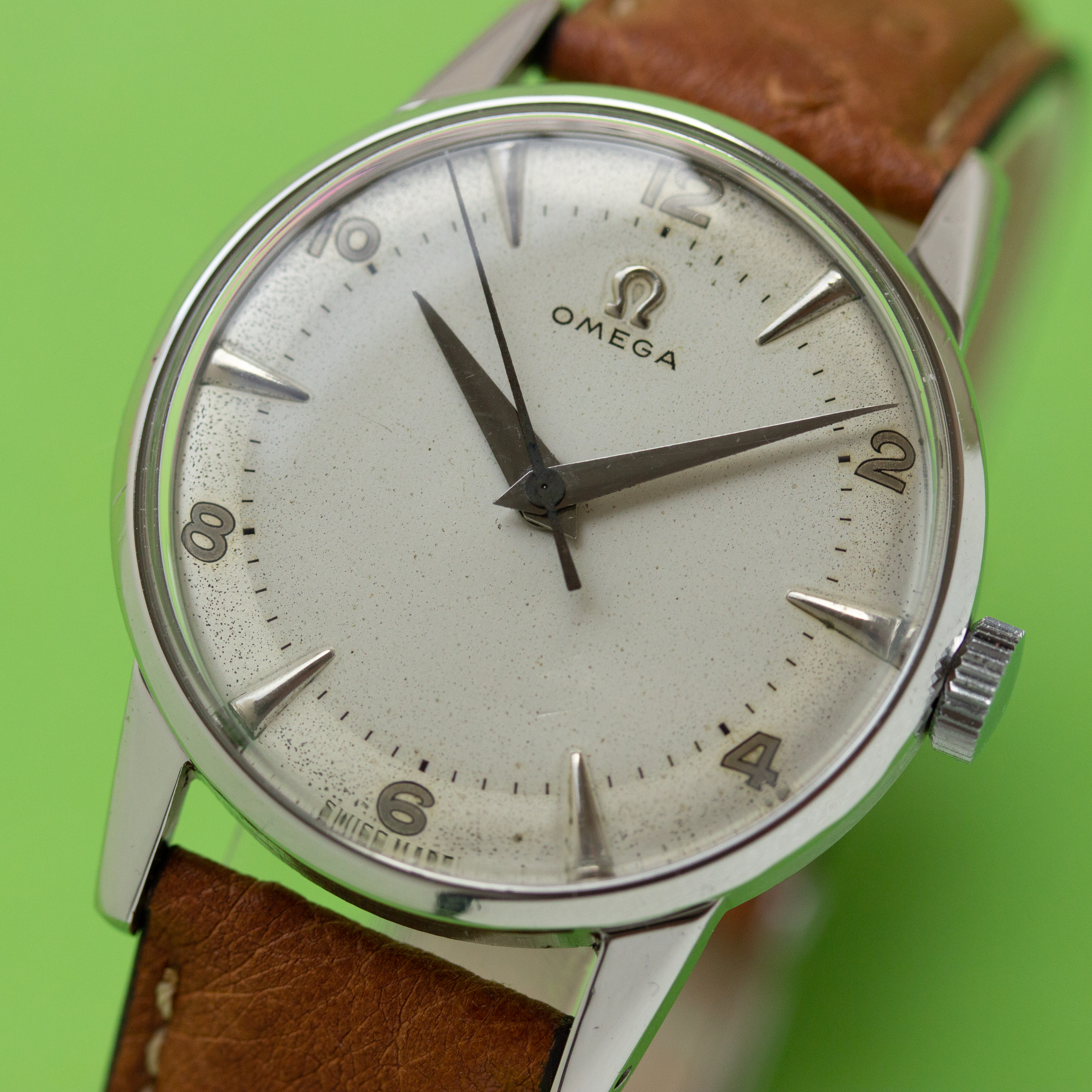 Vue de Omega Dress Watch Centre Seconds Two Tone Dial réf 2496