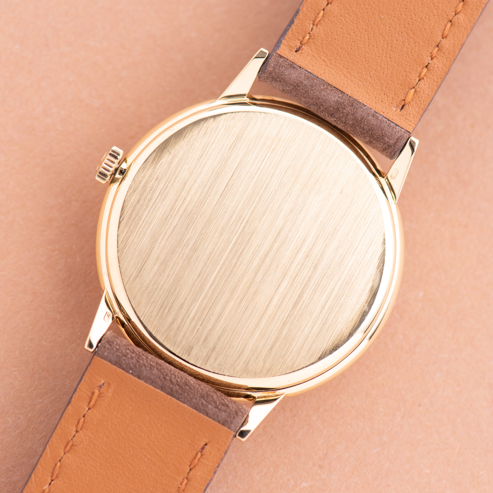 Vue de Omega Dress Watch Date 18K Yellow Gold from 1966 Réf 132.041