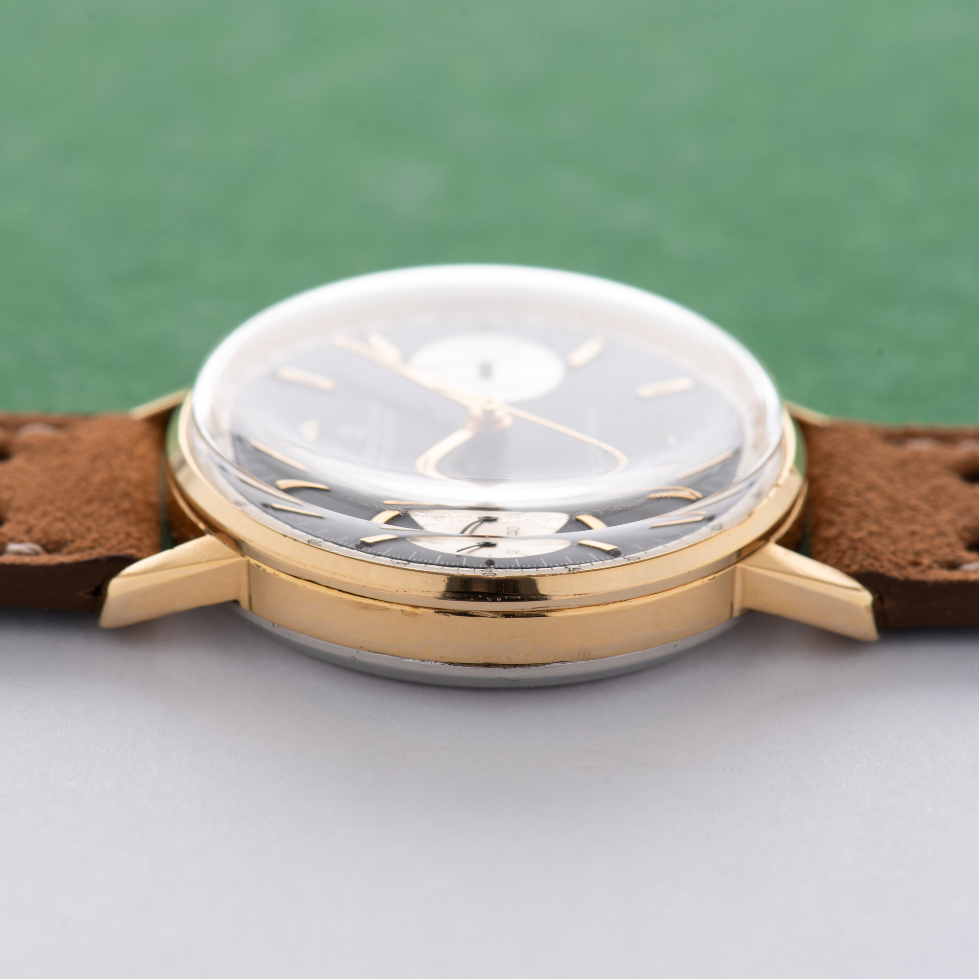 Zicht op Breitling Top Time Panda Chronograph Valjoux 7730 Ref 2003