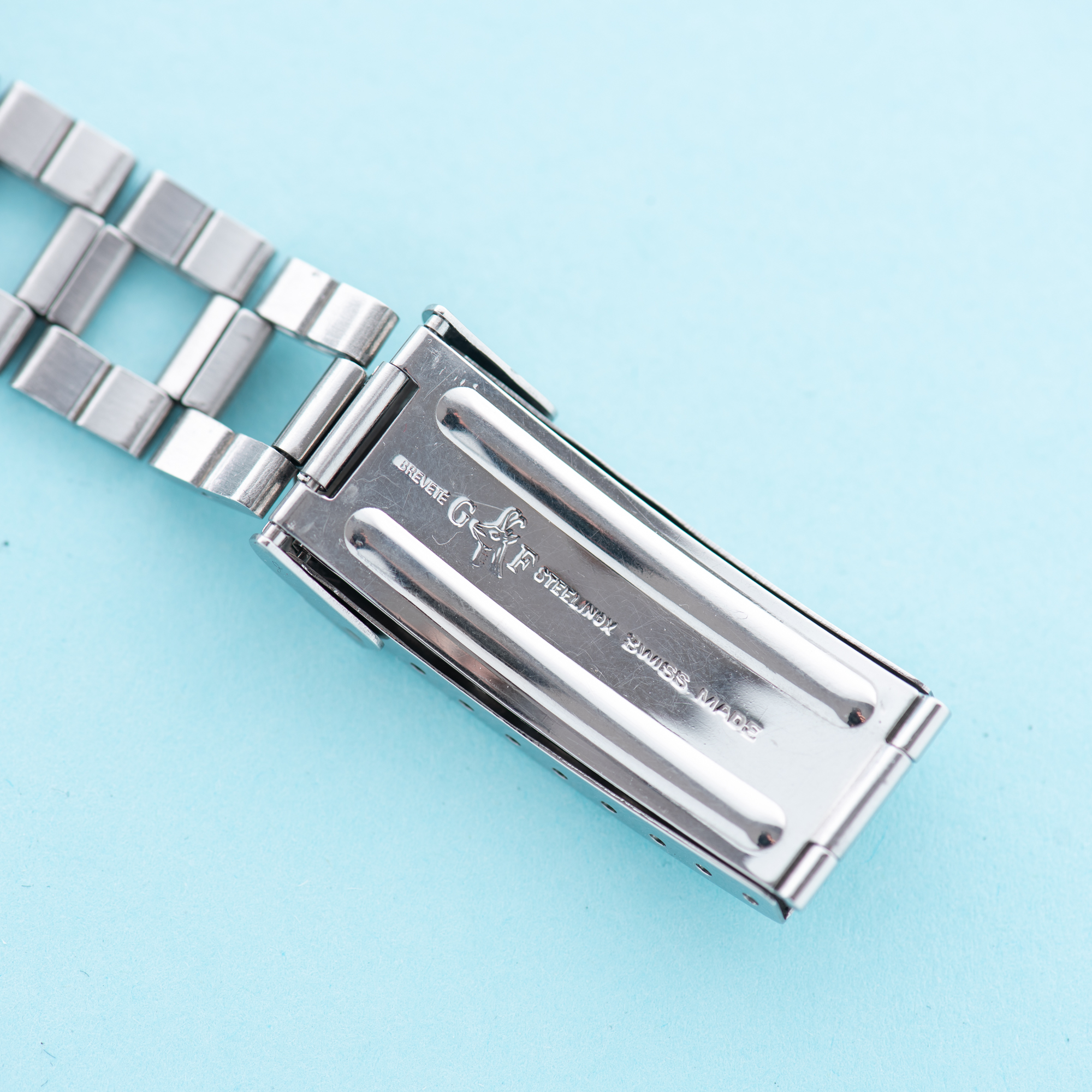 Zicht op Zenith Defy Automatic 28800 Cassaforte del Tempo Ref 01 0902 290